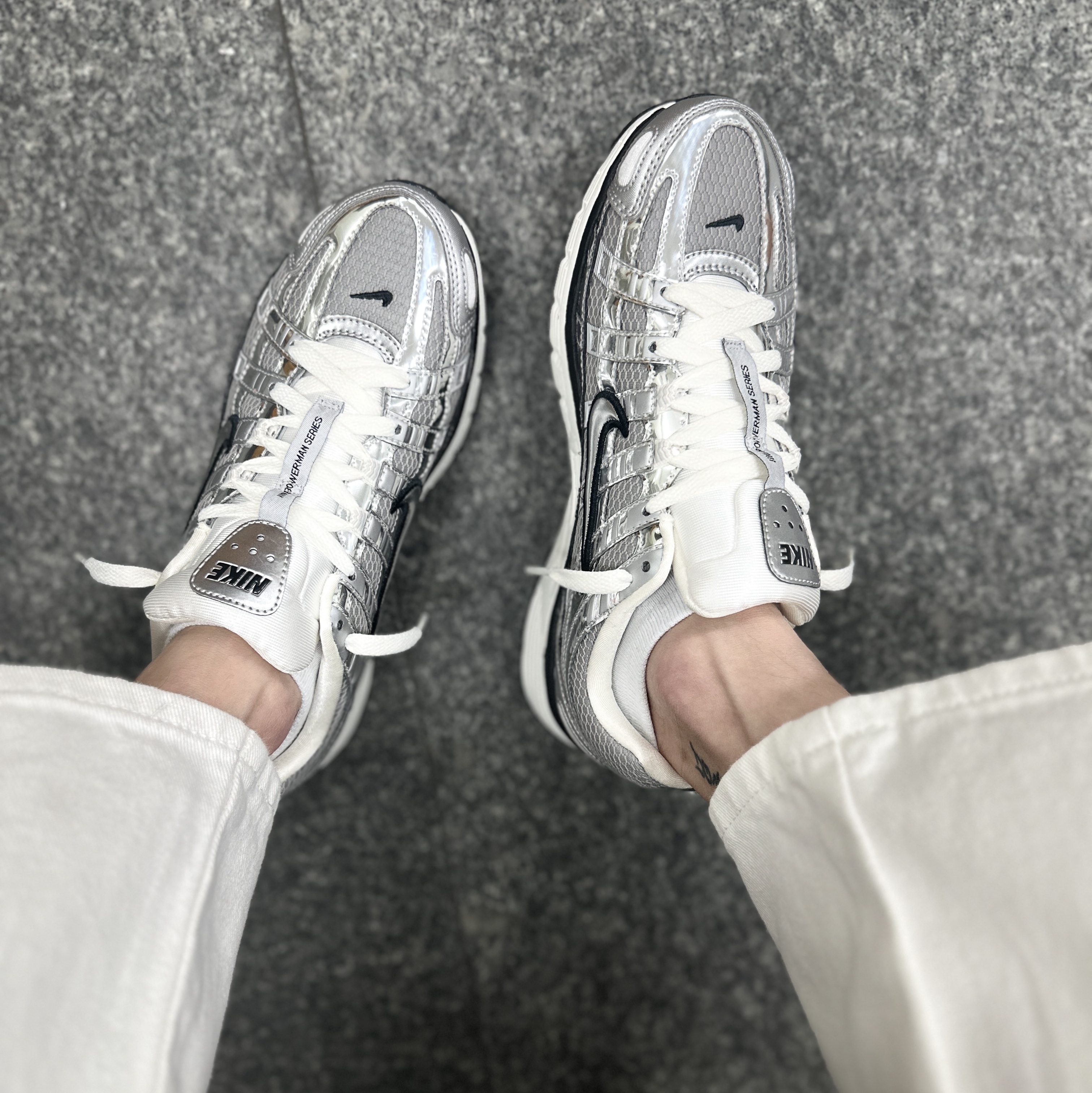 Nike P-6000 Metallic Silver 착용 스타일 - 1