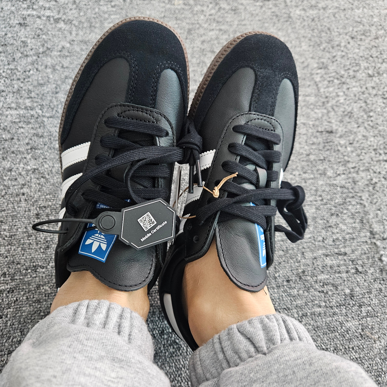 Adidas Samba OG Black White Gum 착용 스타일