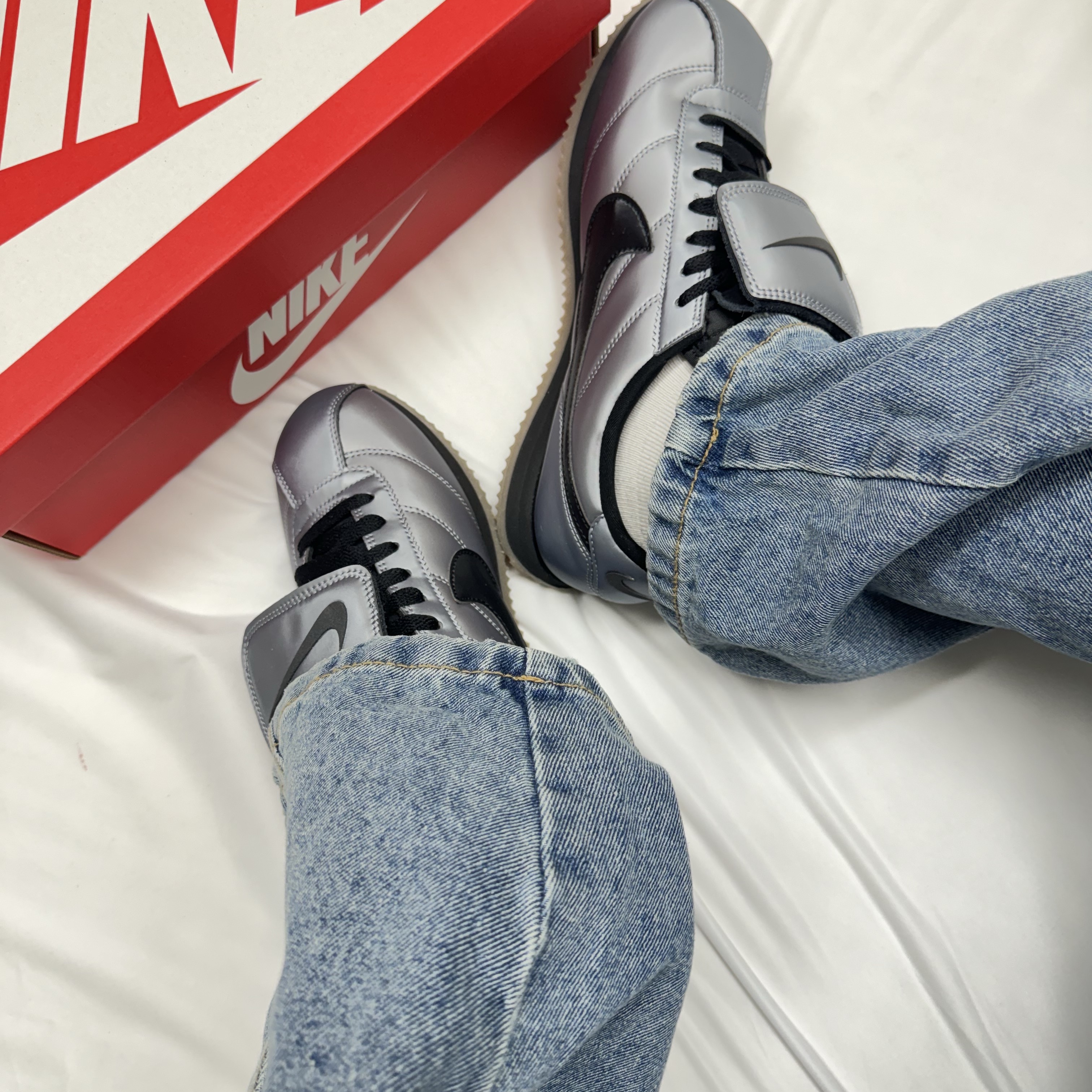 Nike Cortez Leather SE Metallic Cool Grey Black 착용 스타일 - 4