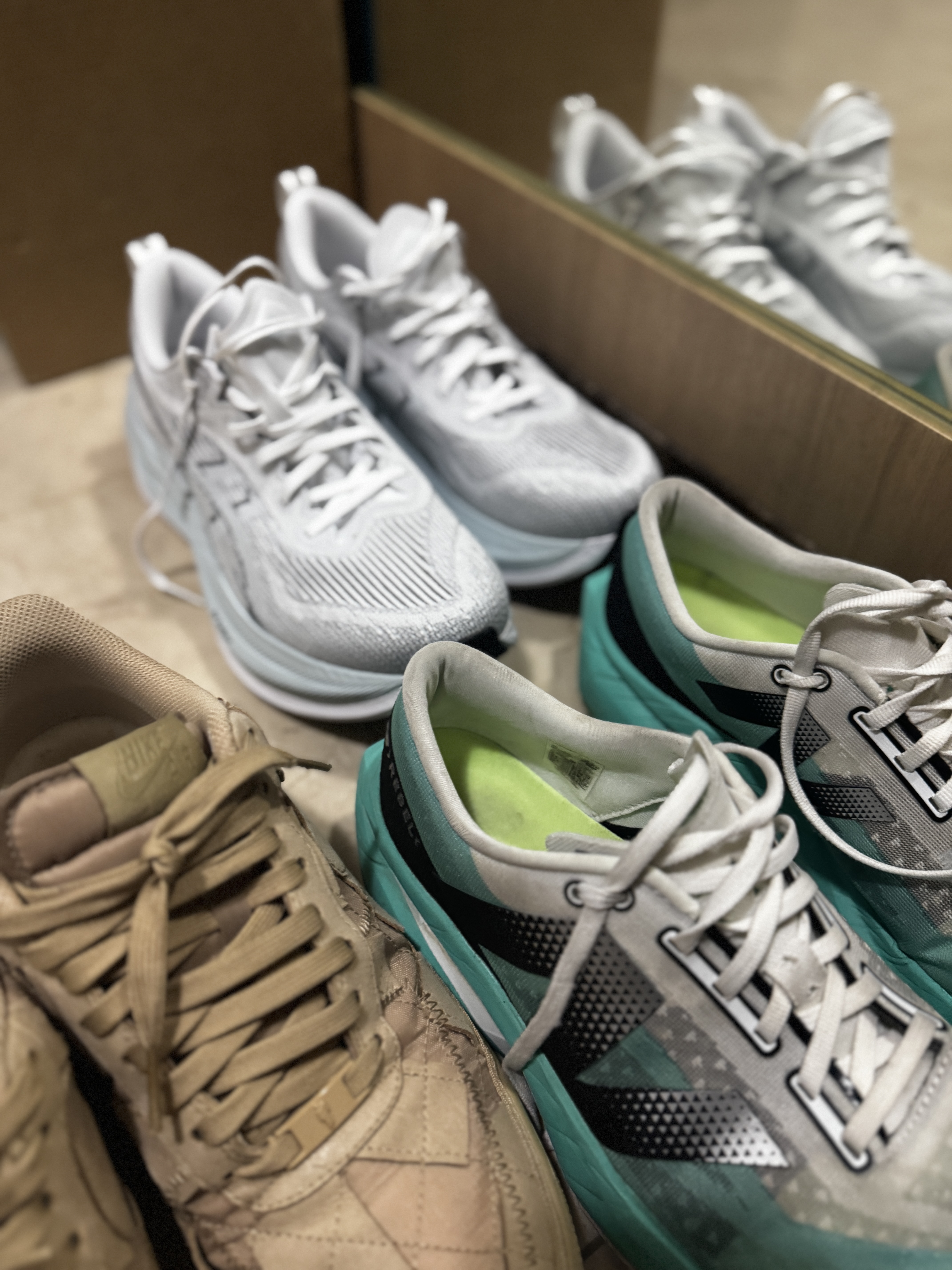Asics Superblast 2 White Cool Grey 착용 스타일 - 3