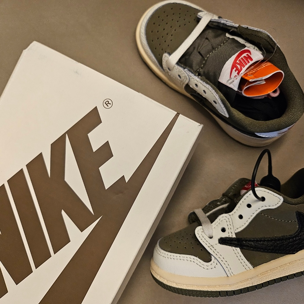 (TD) Jordan 1 x Travis Scott Retro Low OG SP Reverse Olive 착용 스타일 - 1