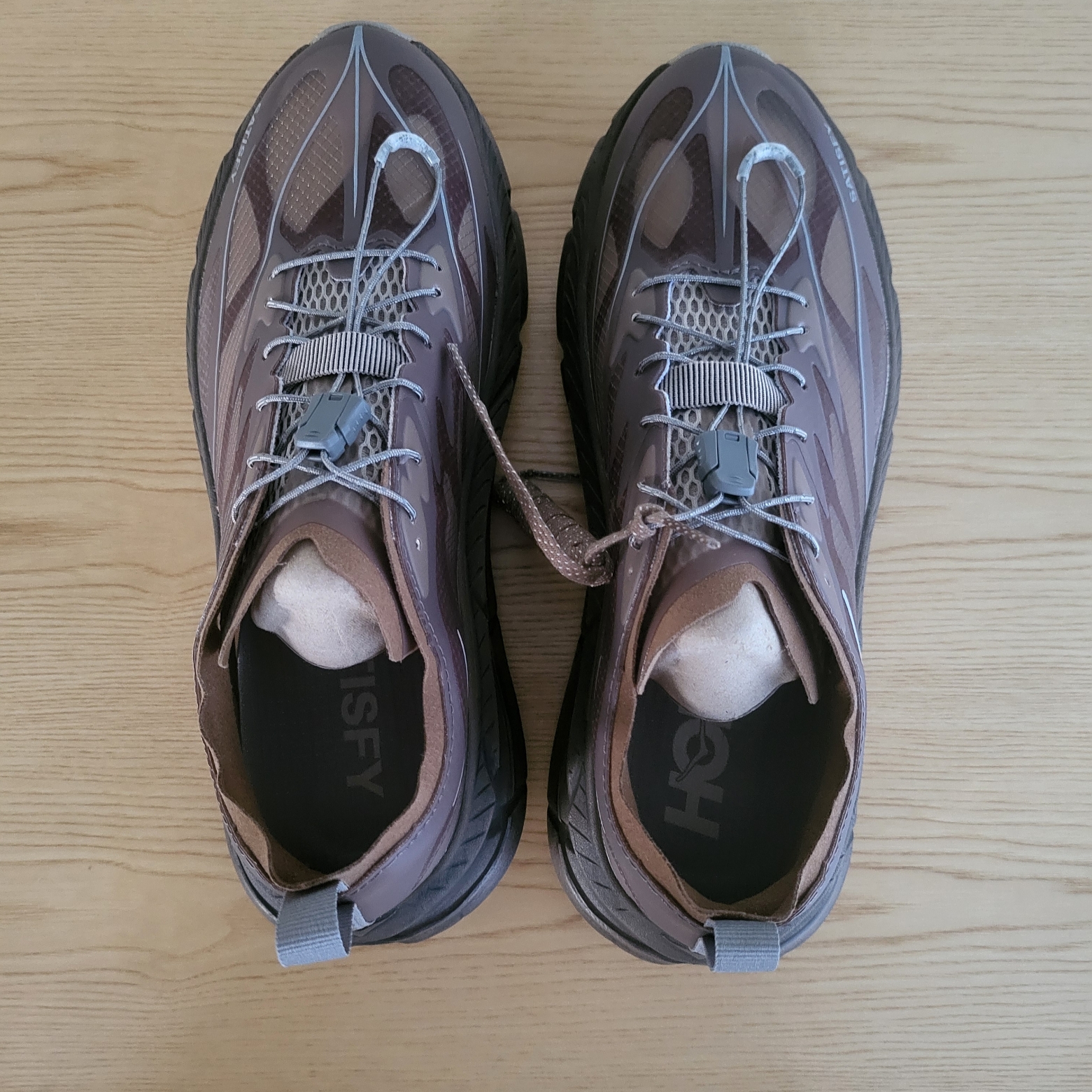 Hoka x Satisfy Mafate Speed 4 Lite Rubber 착용 스타일 - 1