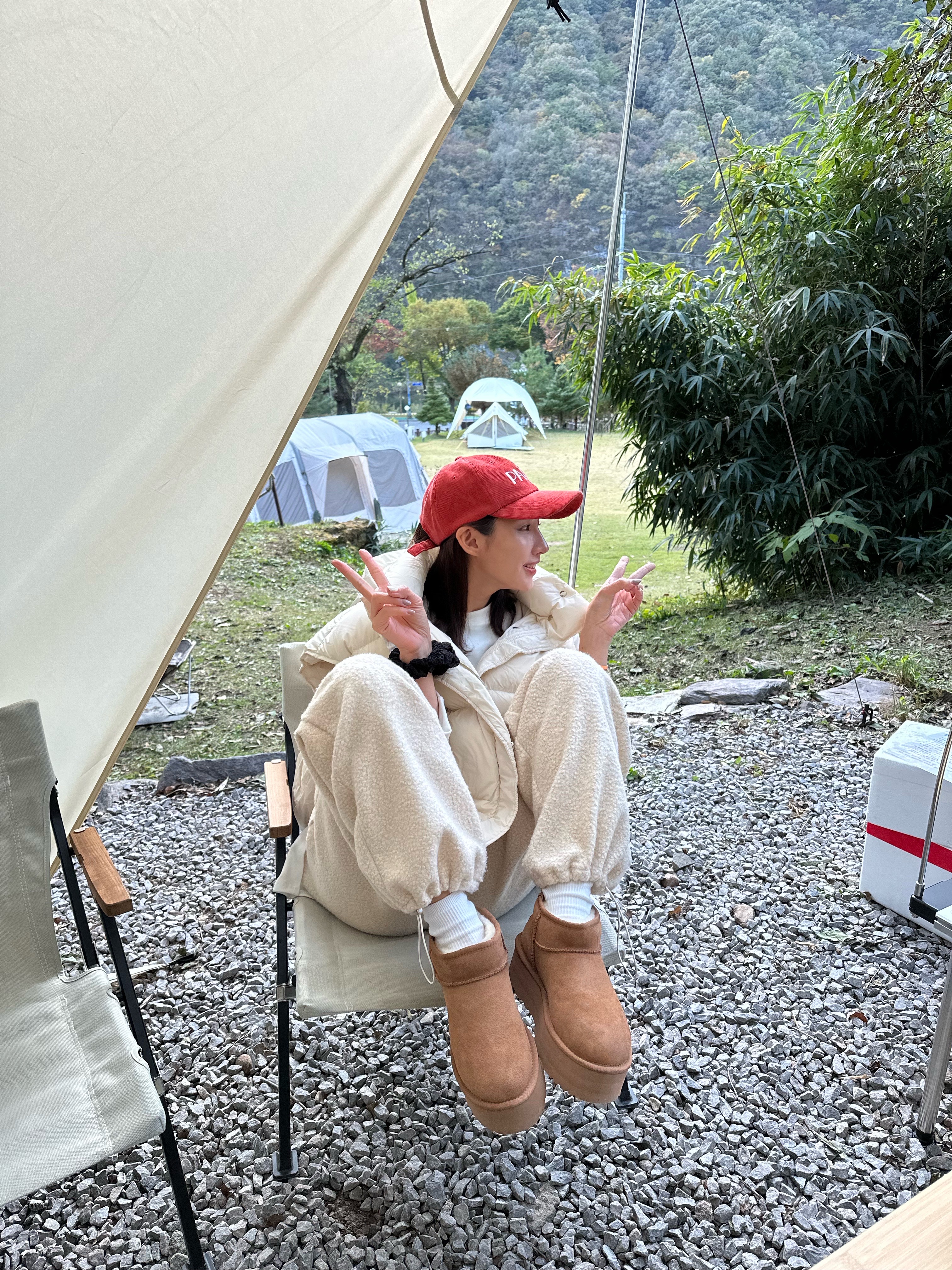 (W) UGG Classic Ultra Mini Platform Boots Chestnut 착용 스타일