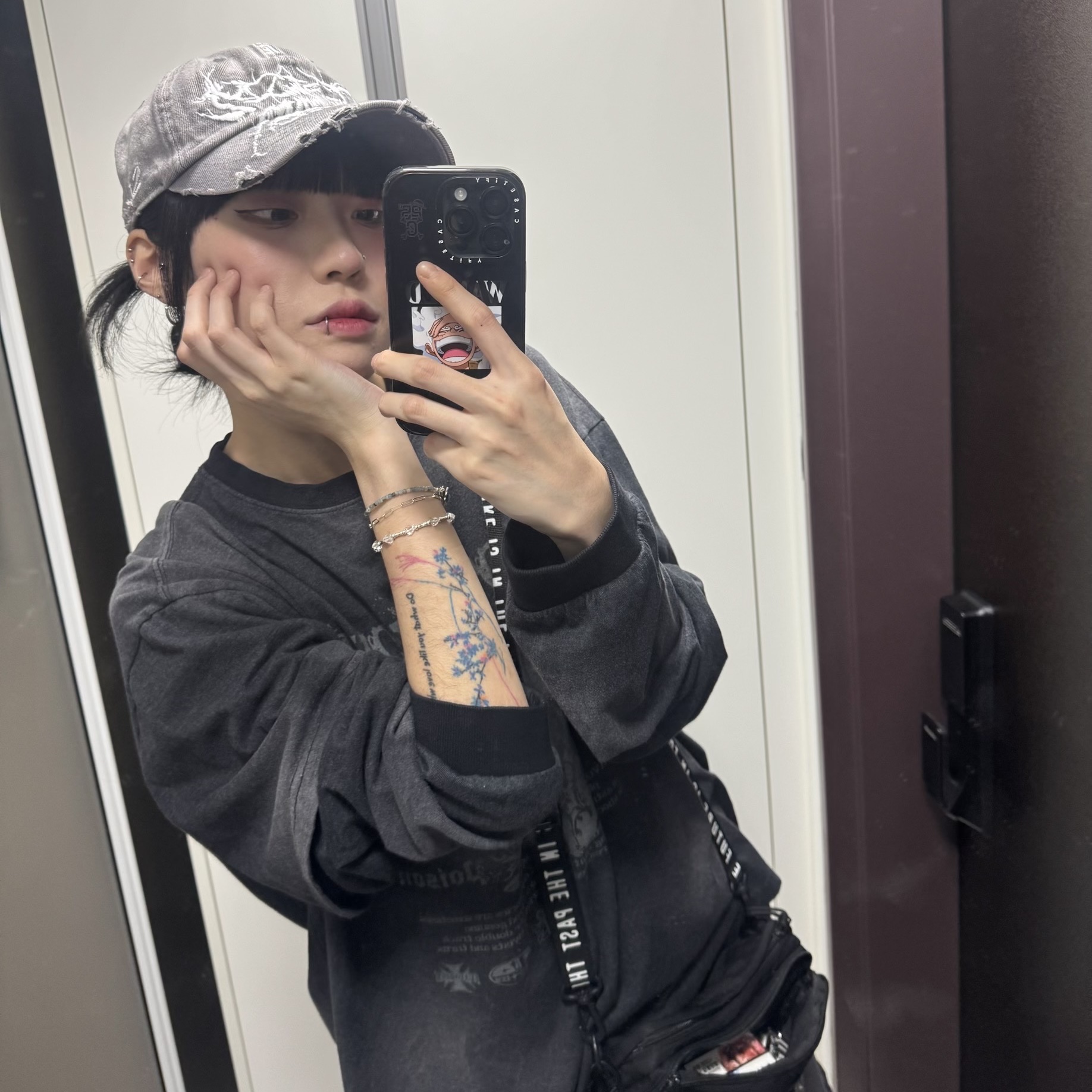 Flavorism Fiction Layered Long Sleeve (TT0084) Black, Flavorism Hybrid Layered Denim Track Pants (TP0056) Black 착용 스타일 - 2
