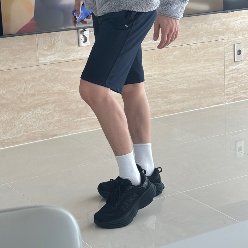 Hoka Bondi 8 Black - Wide 착용 스타일