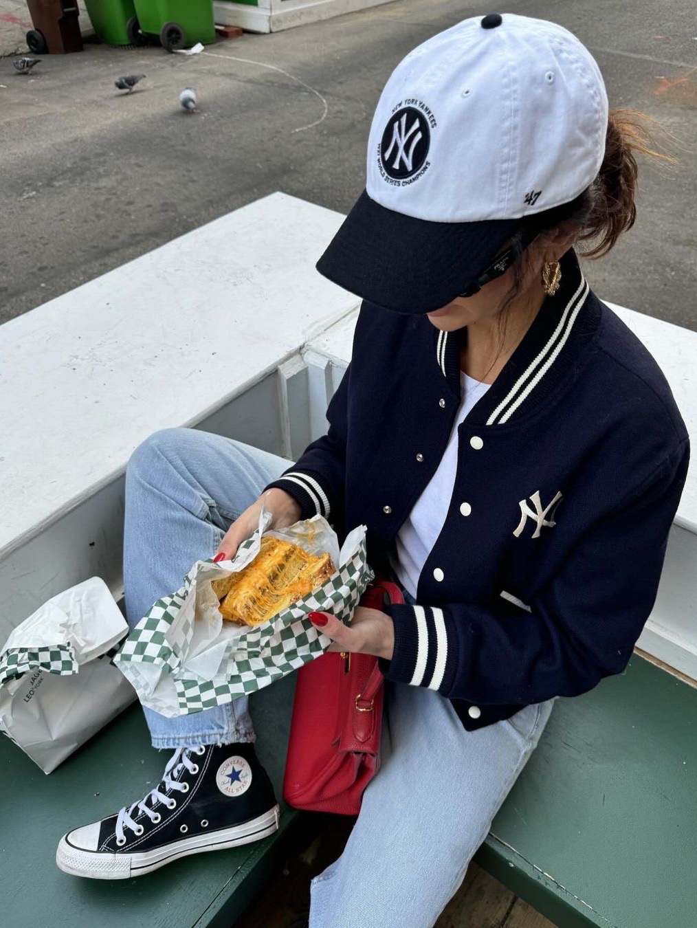 Sporty & Rich x New York Yankees Champions Hat White Navy Navy - 24FW 착용 스타일 - 3