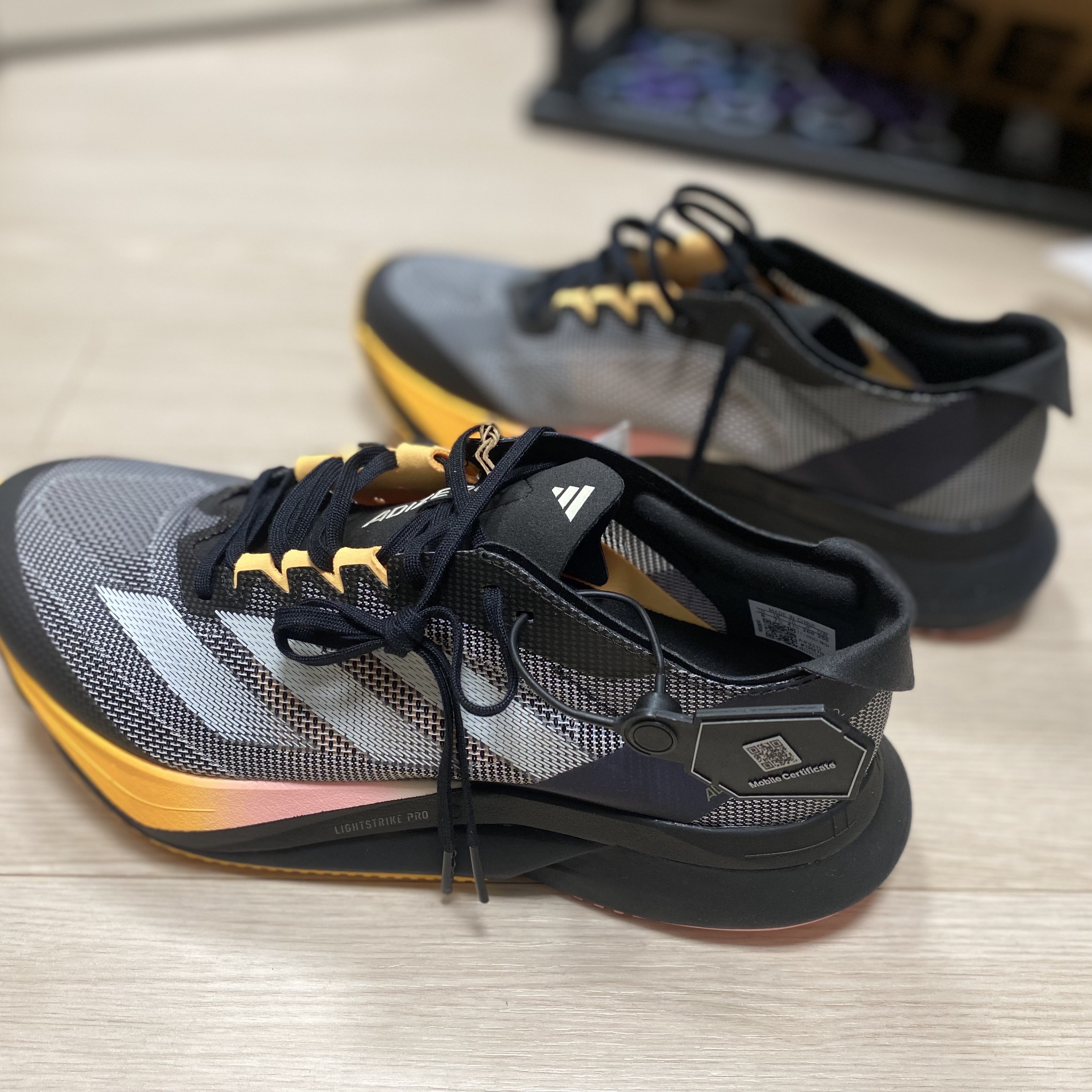 Adidas Adizero Boston 12 Core Black Zero Metalic 착용 스타일