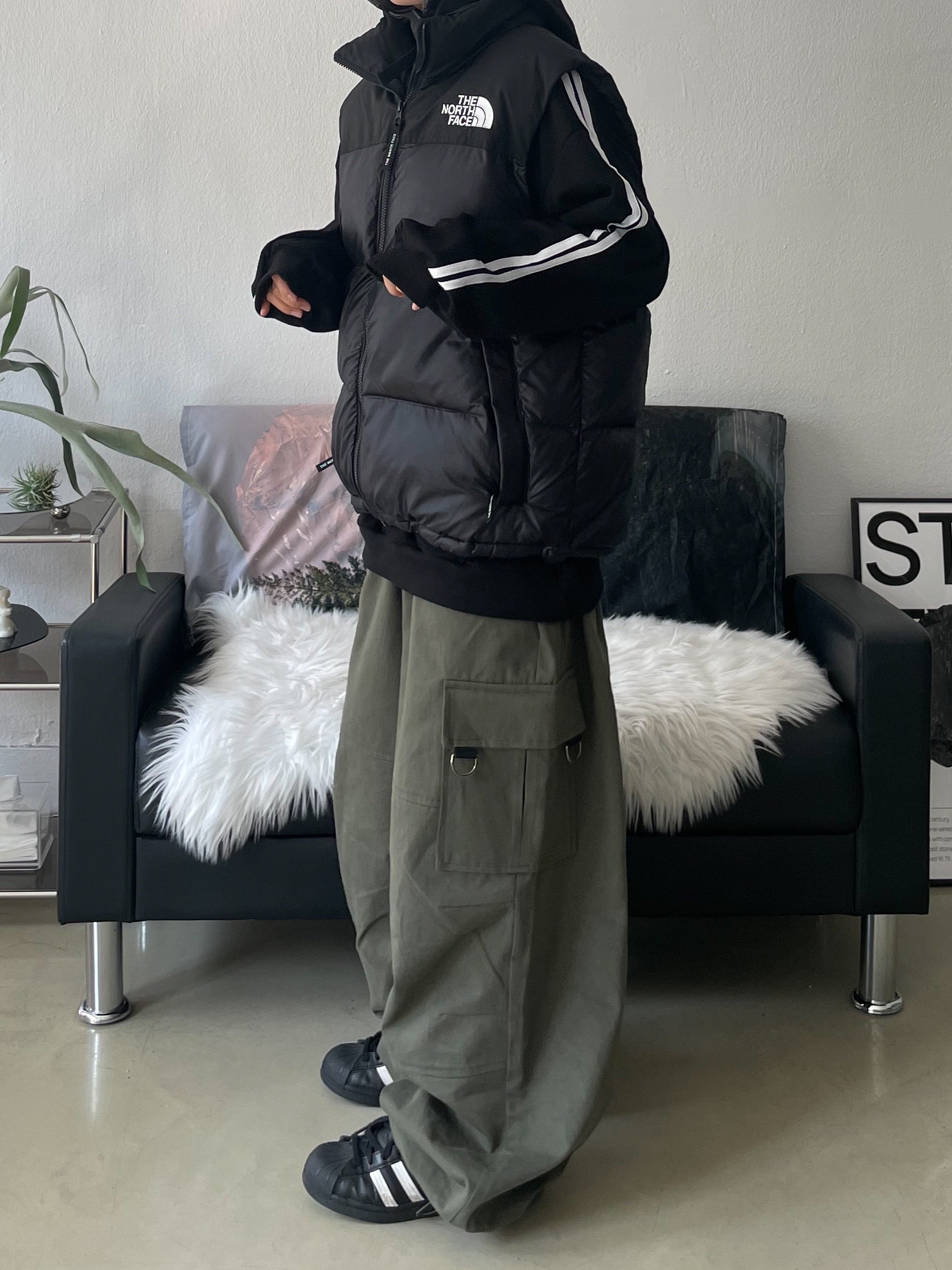 The North Face Nuptse On Ball Vest Real Black, Supreme Featherweight Down Trooper Black - 23FW 착용 스타일 - 6