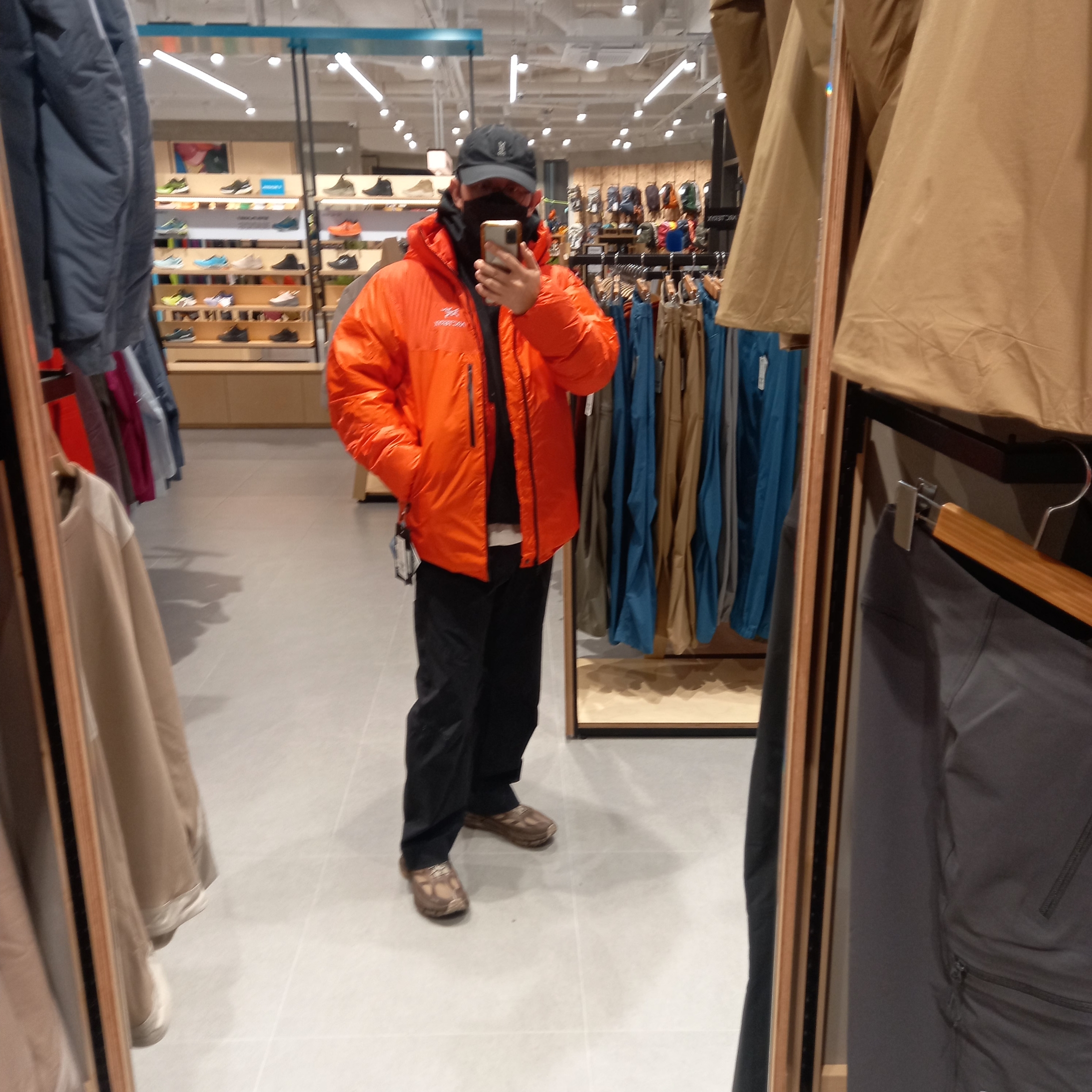 Arc'teryx Cronin Pants Black, Arc'teryx Alpha Parka Dynasty 착용 스타일 - 1