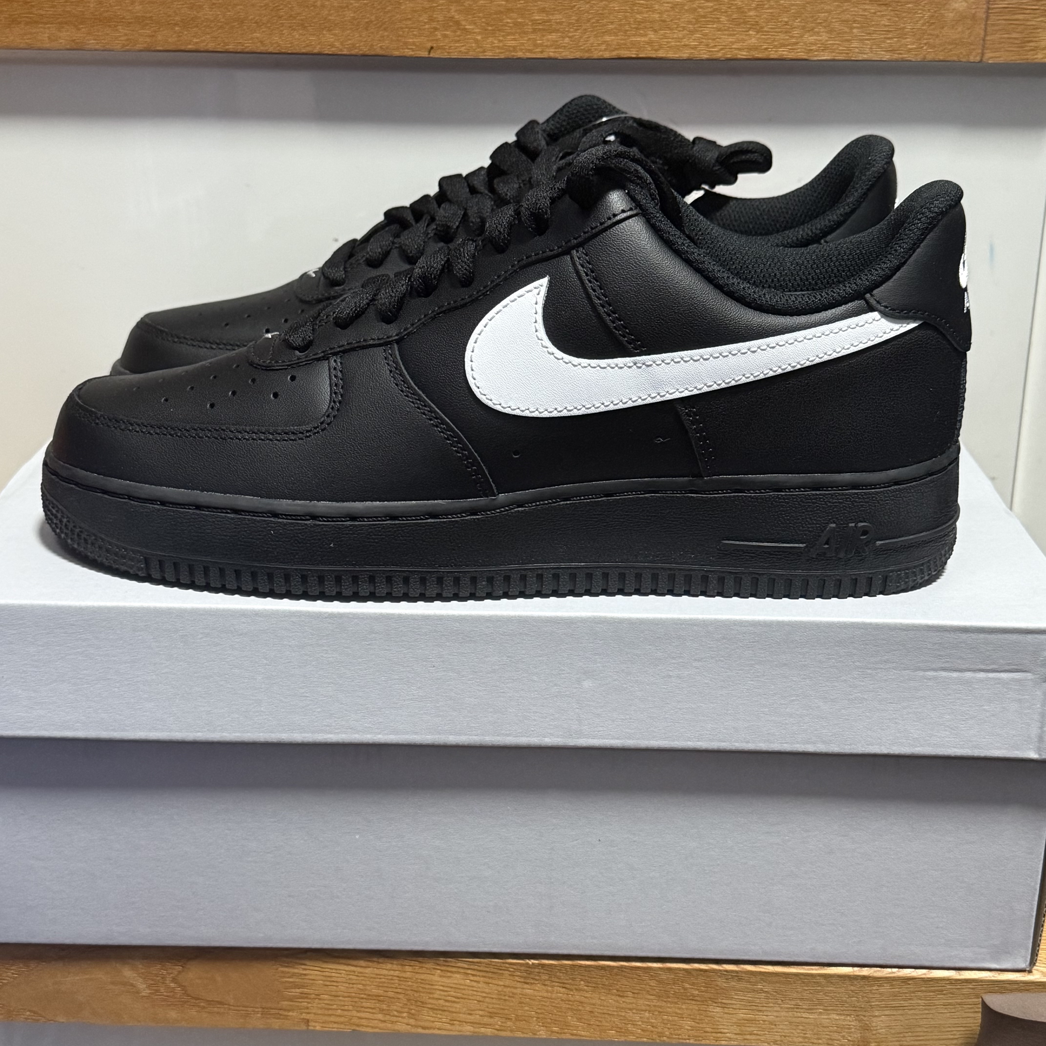 Nike Air Force 1 '07 Black White 착용 스타일