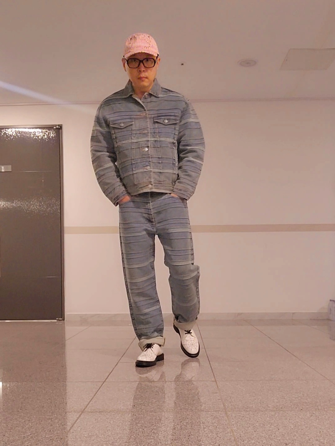 Supreme Layered Denim Trucker Jacket Washed Blue - 22FW, Supreme Layered Jean Washed Blue - 22FW 착용 스타일 - 1