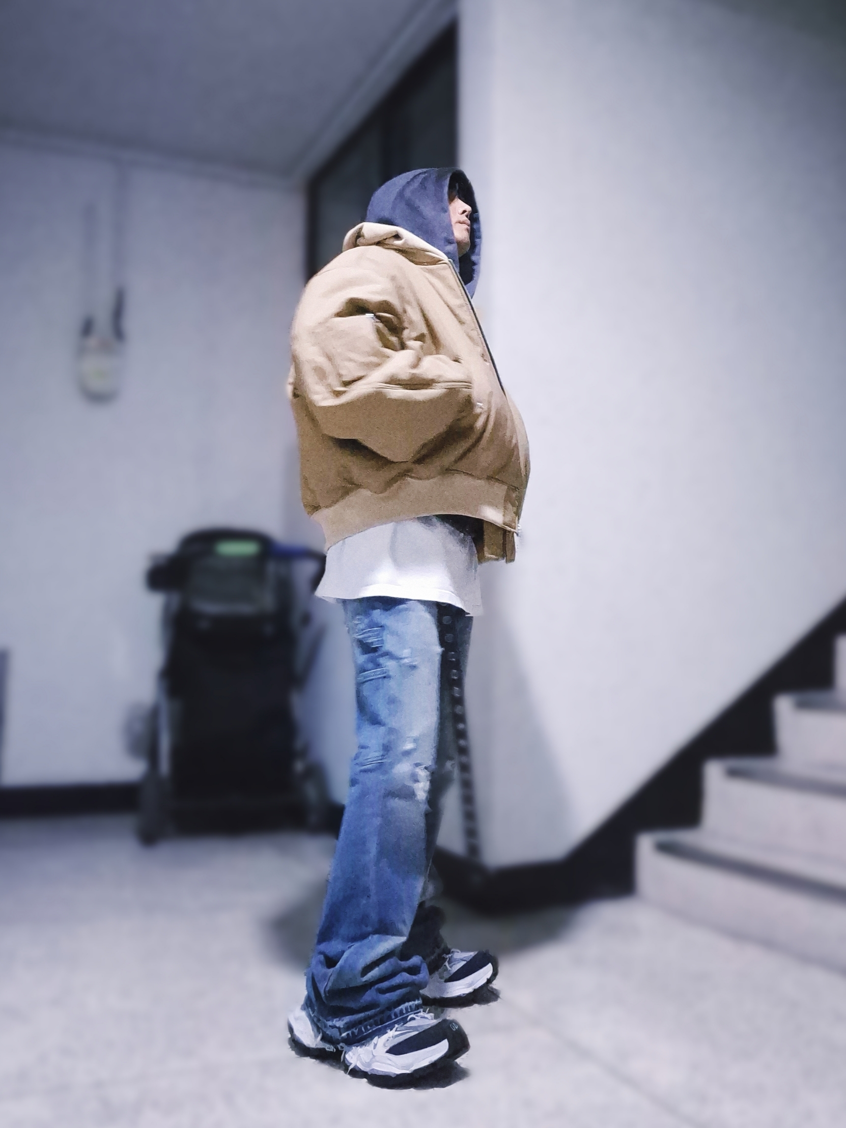 Balenciaga Cargo Sneakers White Grey 착용 스타일 - 7