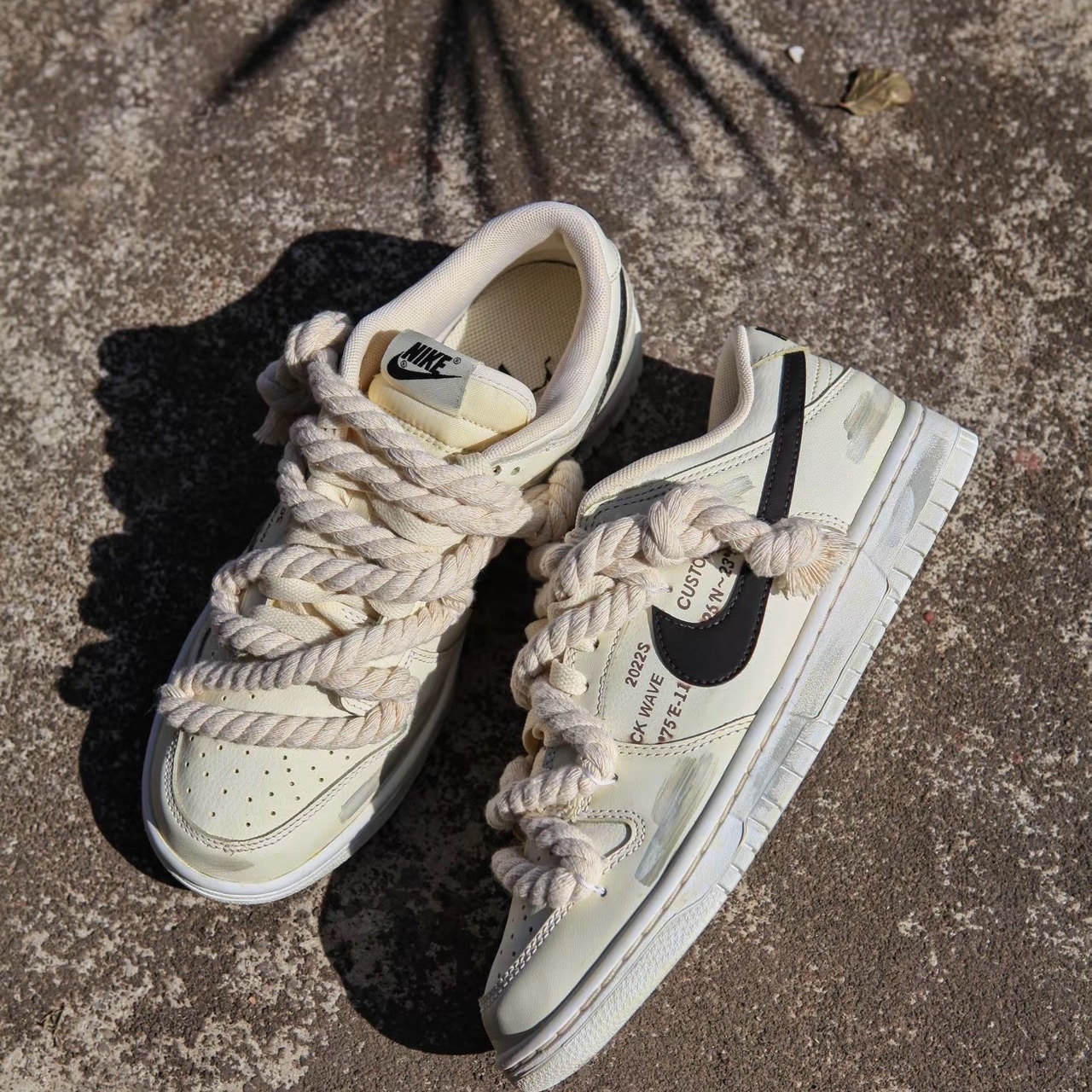 (W) Nike Dunk Low White and Sail 착용 스타일 - 2