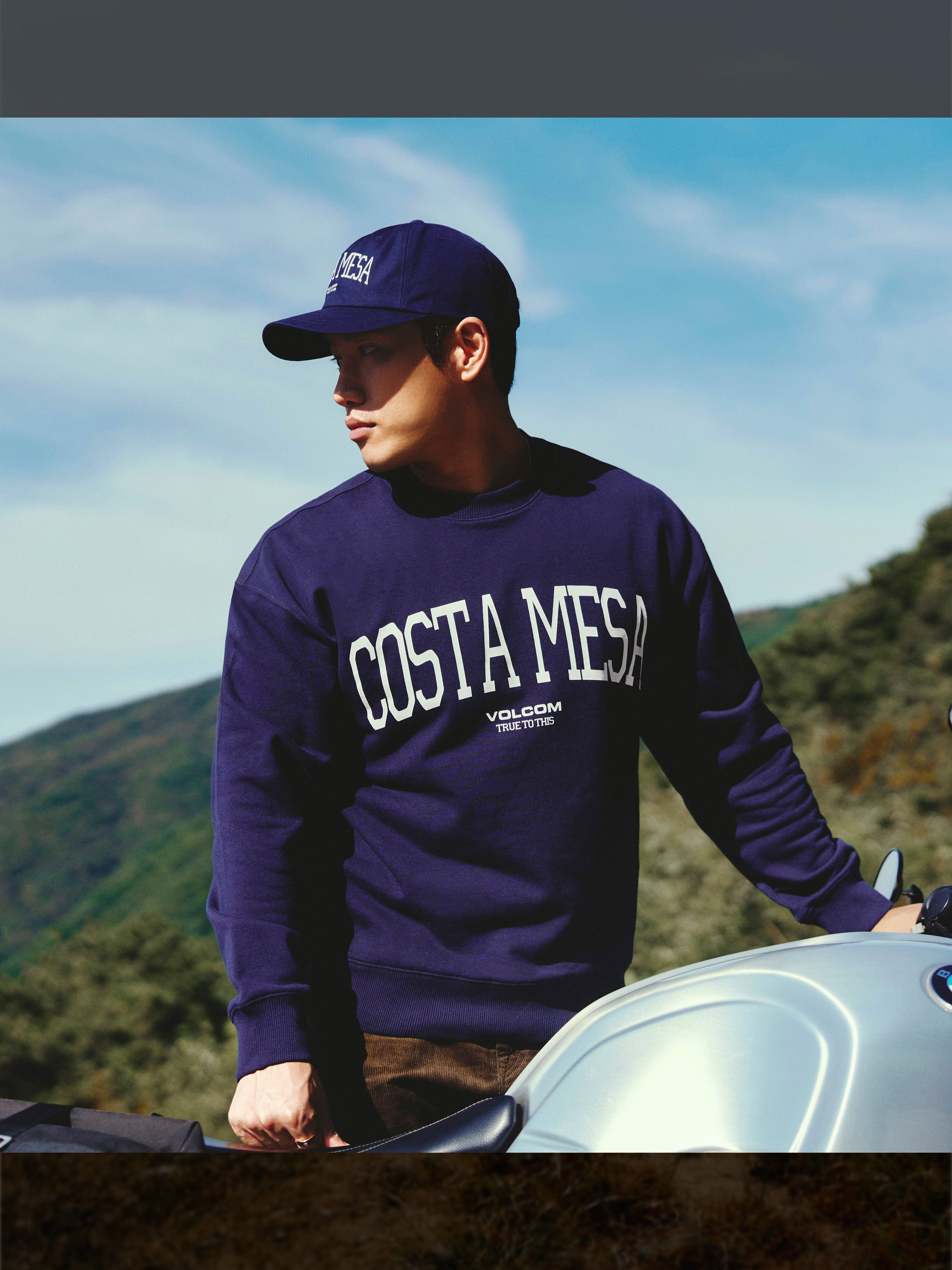 Volcom Costamesa Adress Overfit Crew Navy 착용 스타일 - 1