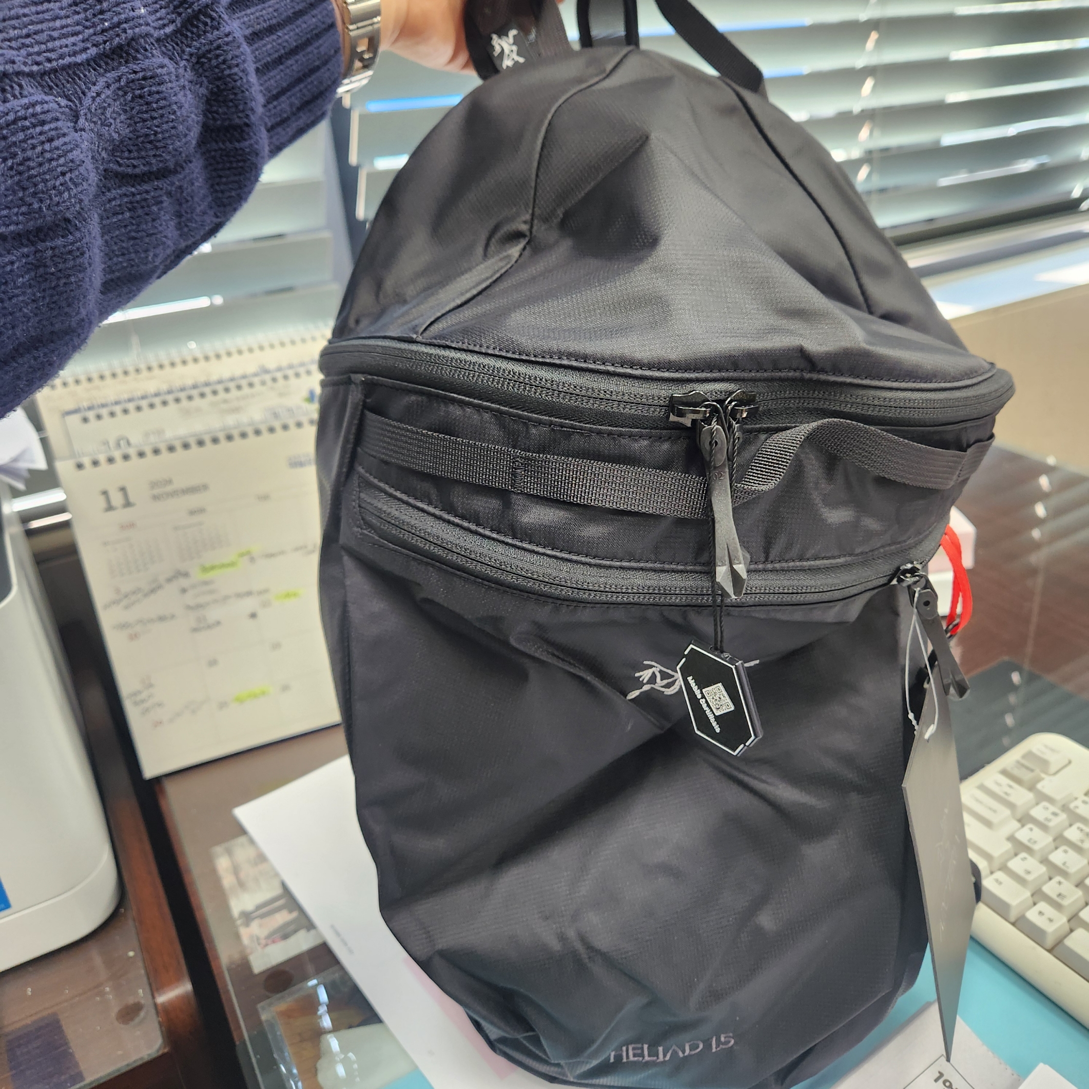 Arc'teryx Heliad 15 Backpack Black 착용 스타일 - 1