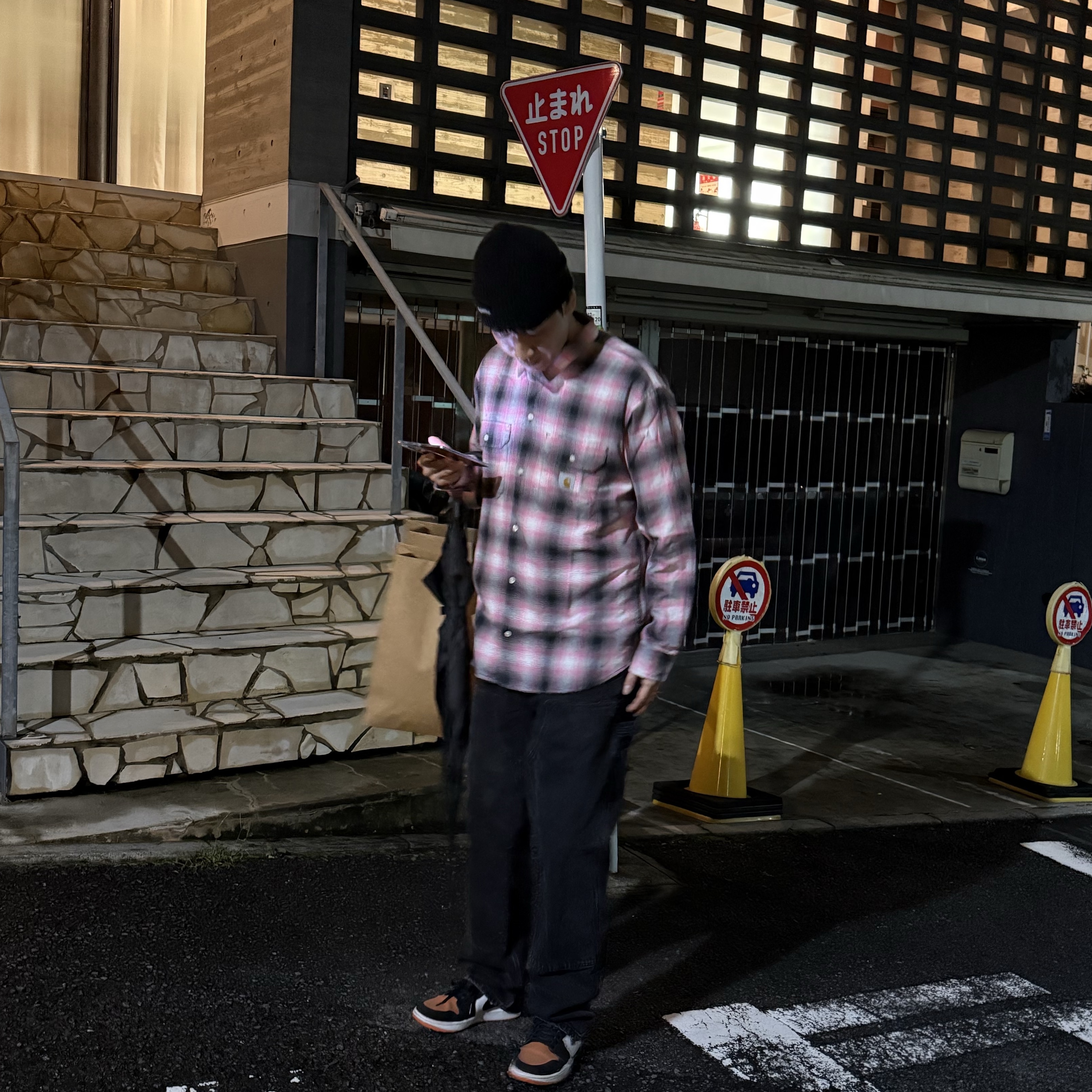 Supreme Loose Gauge Beanie Black, Carhartt WIP Columbia Ripstop Regular Cargo Pants Black 착용 스타일