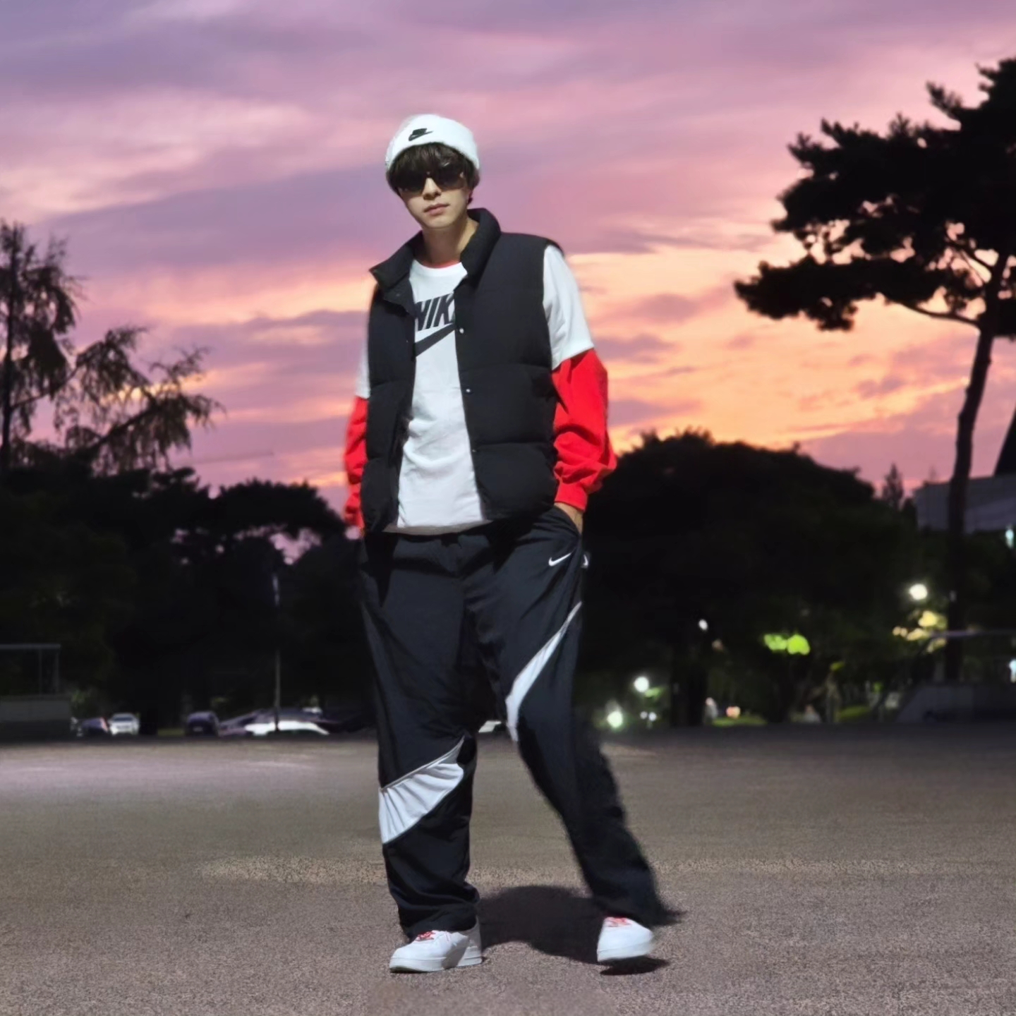 Nike NSW Utility Futura Beanie White, Nike NSW T-Shirt White - Asia 착용 스타일 - 1