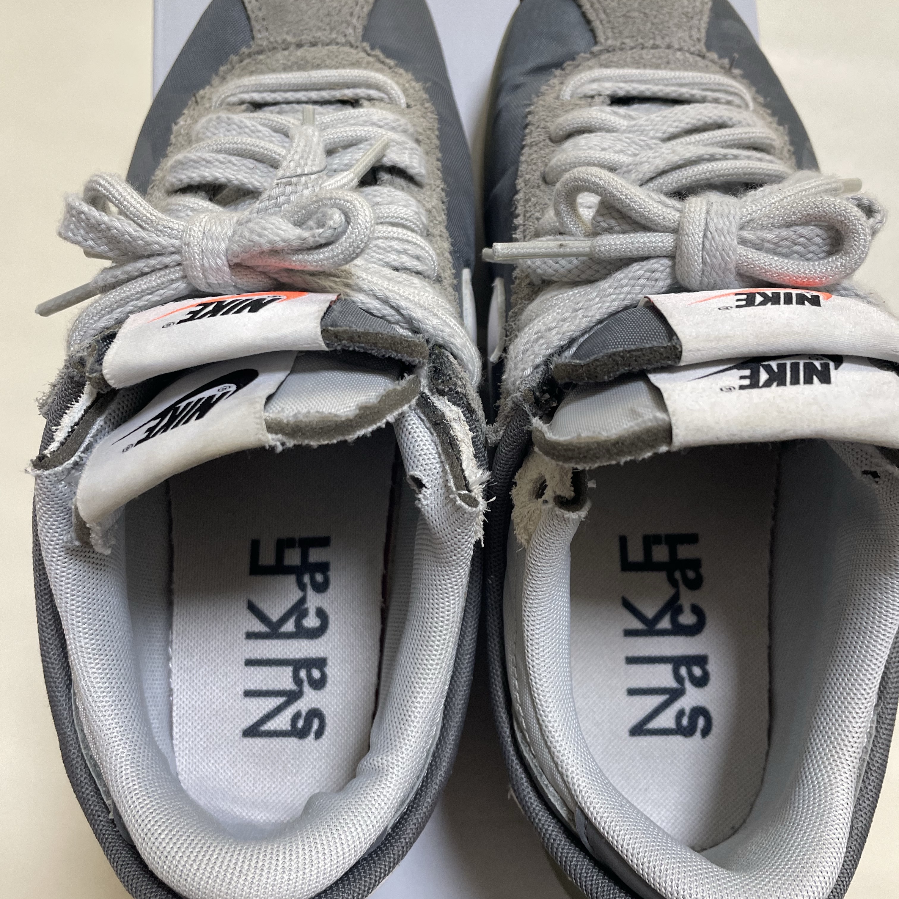 Nike x Sacai Zoom Cortez SP Iron Grey 착용 스타일 - 3