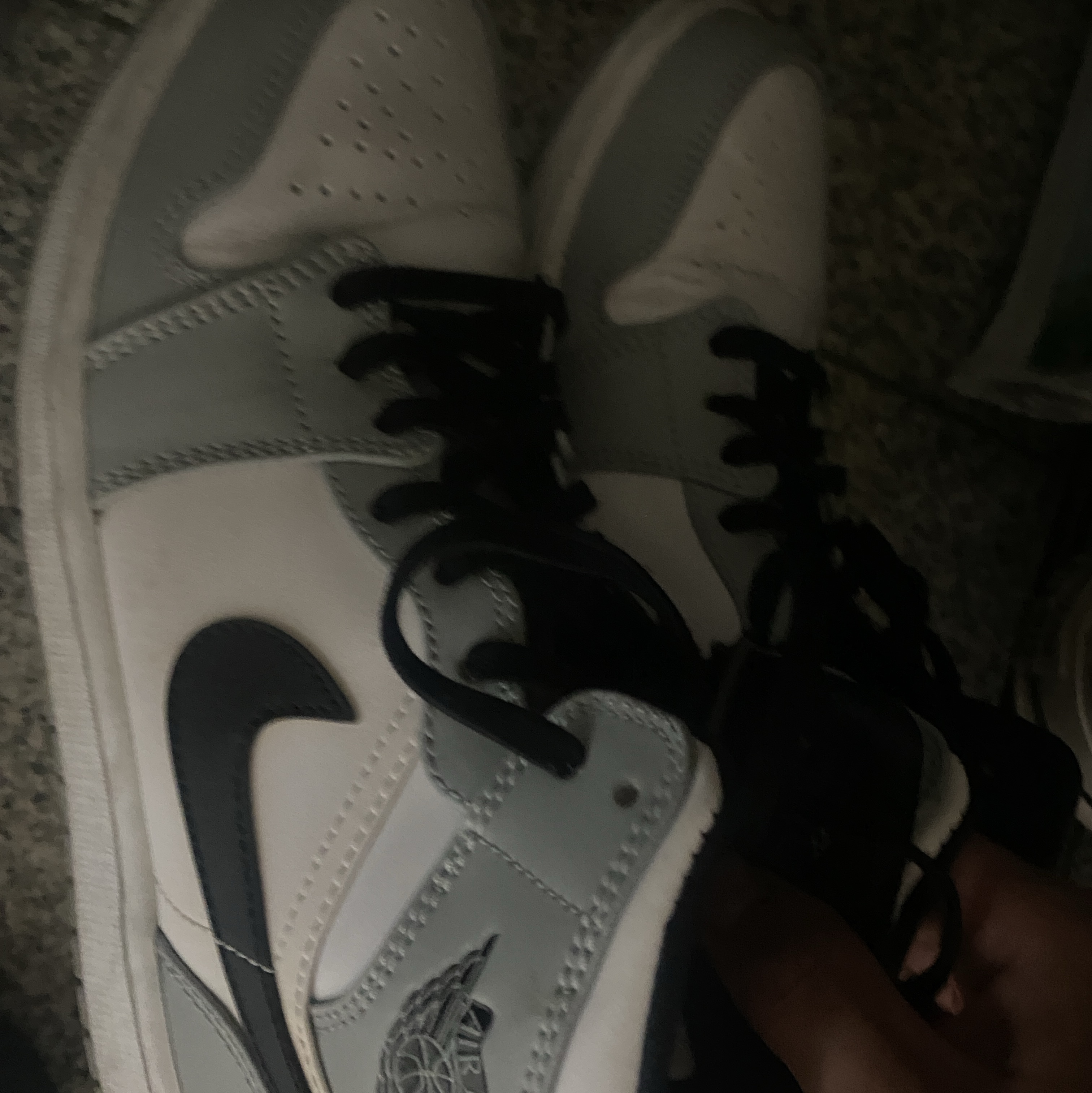 Jordan 1 Mid Light Smoke Grey 착용 스타일