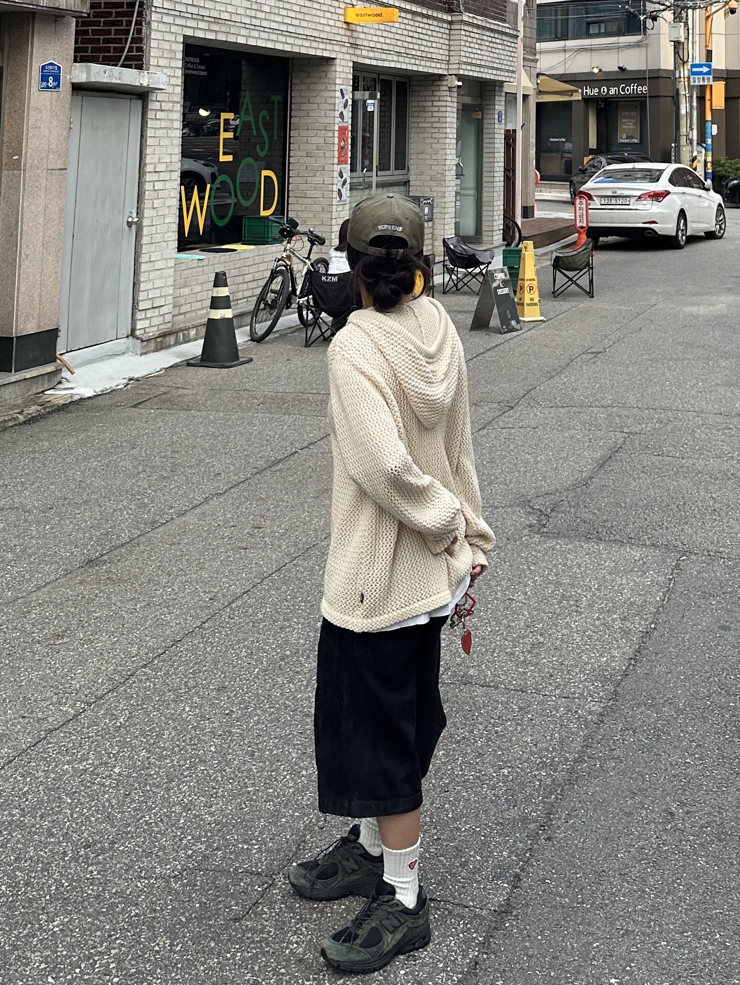 New Balance x JJJJound 2002R Gore-Tex Pine, Adidas Flames Denim Shorts Medium Black - KR Sizing 착용 스타일 - 4