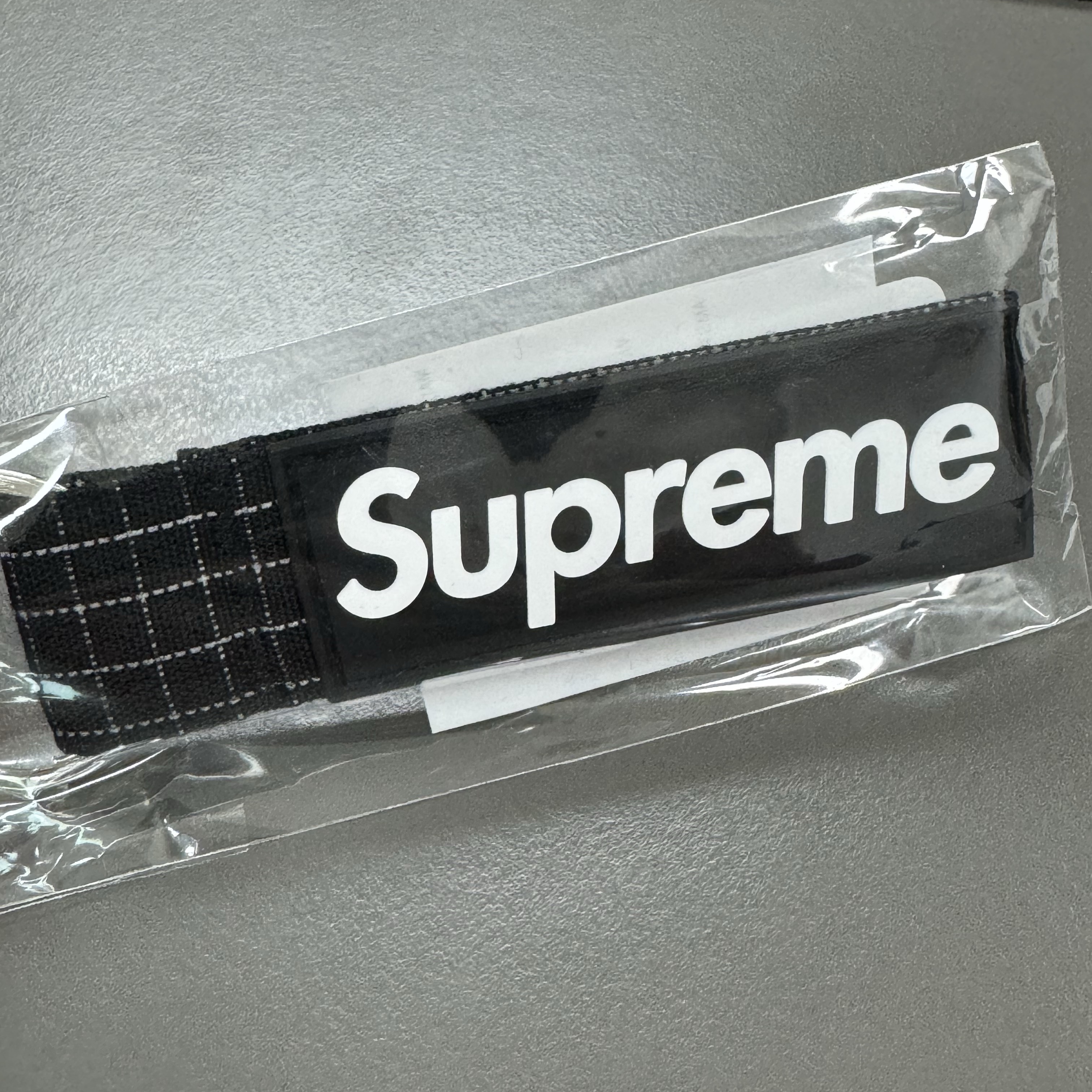 Supreme Ripstop Keychain Black - 24SS 착용 스타일