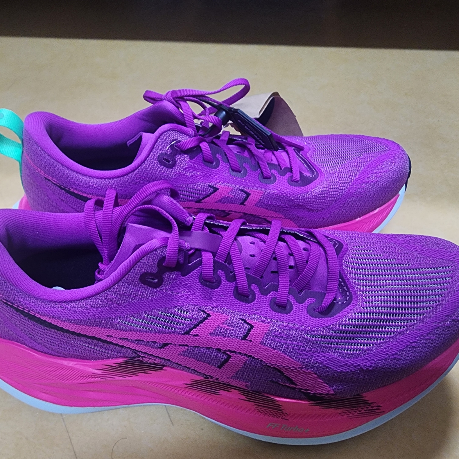 Asics Superblast 2 Bold Magenta Pink Glo 착용 스타일 - 1