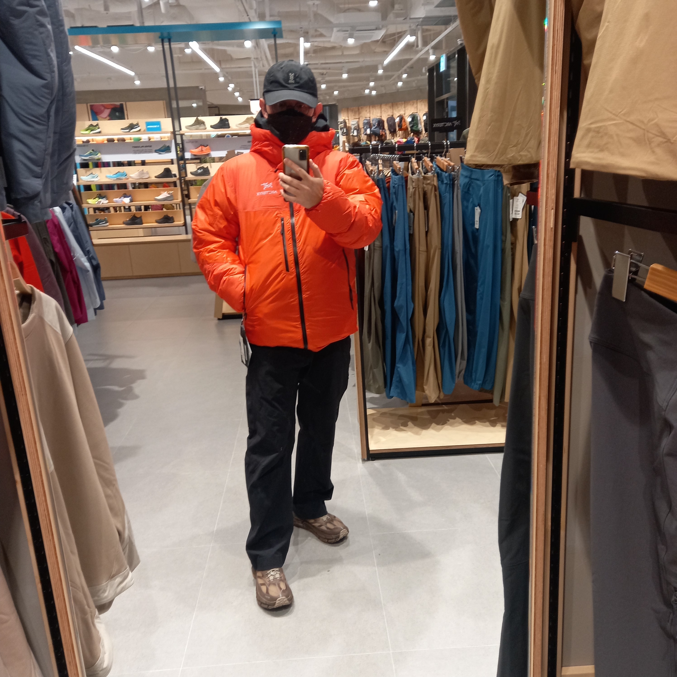 Arc'teryx Cronin Pants Black, Arc'teryx Alpha Parka Dynasty 착용 스타일 - 3