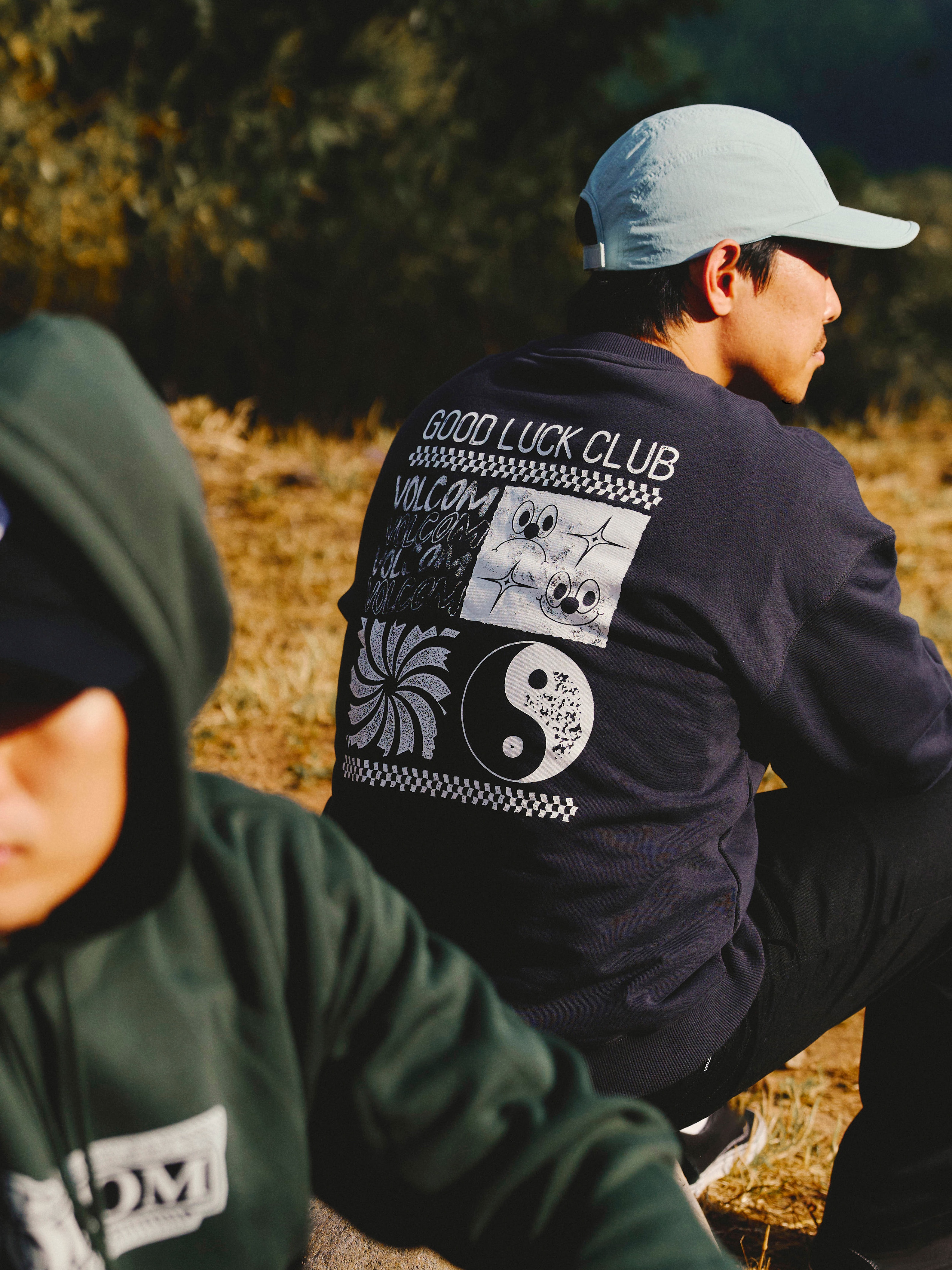 Volcom Good Luck Club Overfit Crew Dark Violet 착용 스타일