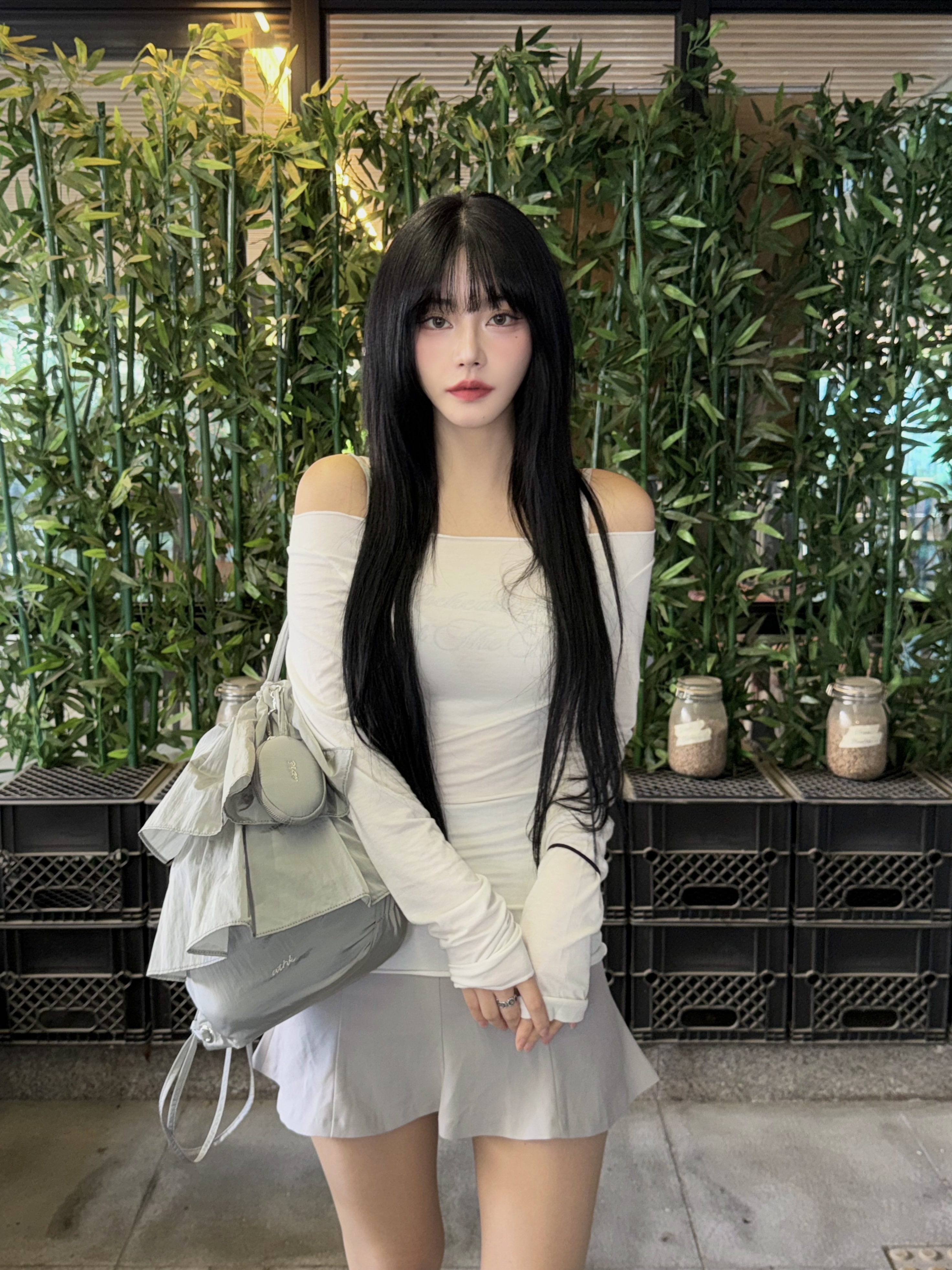 Athe Vanessabruno Prill Backpack And Shoulder Bag Gray, New Balance x Stone Island 991v2 Made in UK Sand 착용 스타일 - 2