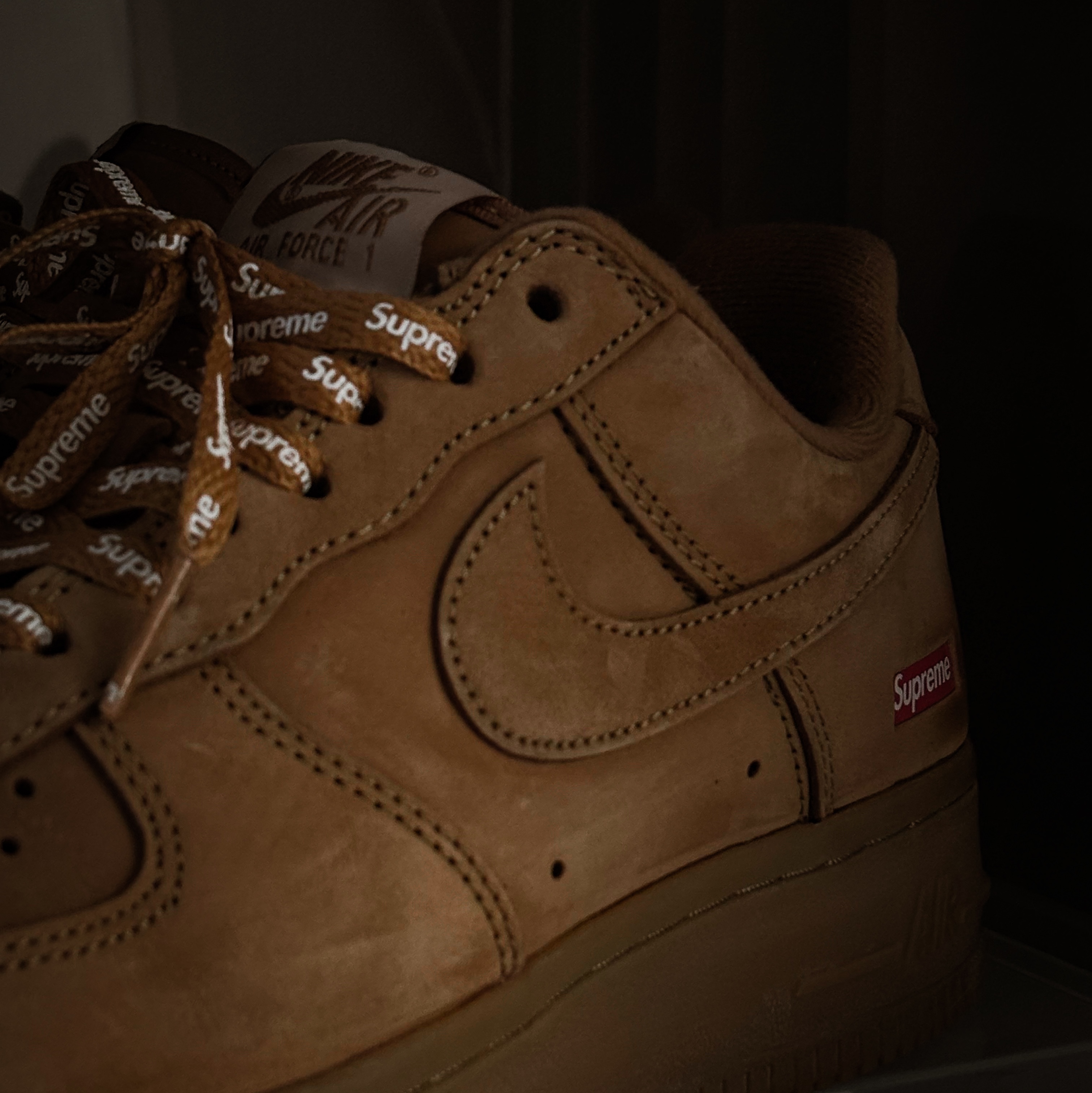 Nike x Supreme Air Force 1 Low Flax 착용 스타일