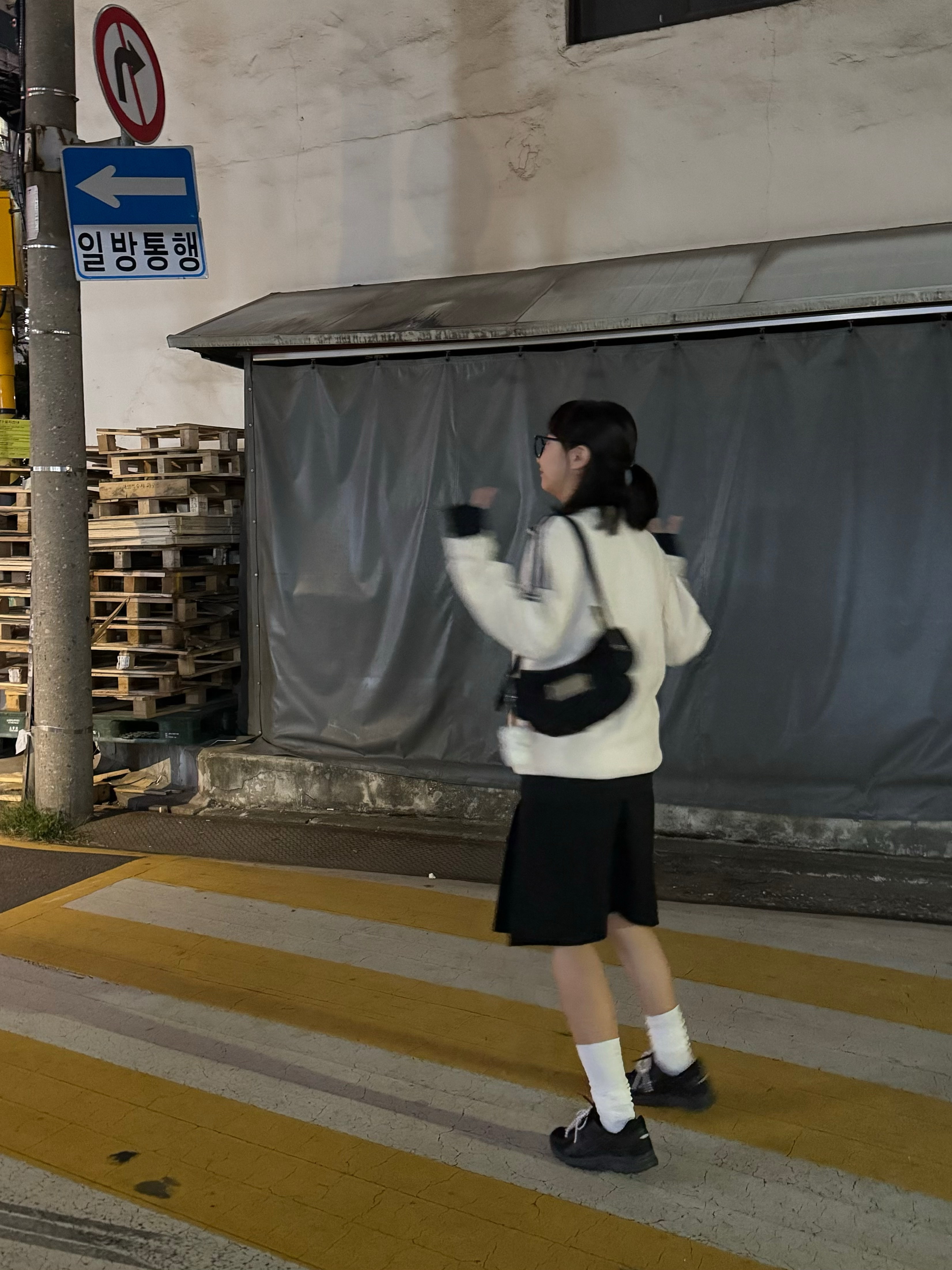 Adidas Waffle Beckenbauer Track Top Wonder White - KR Sizing, Matin Kim Madeleine Round Bag Black 착용 스타일