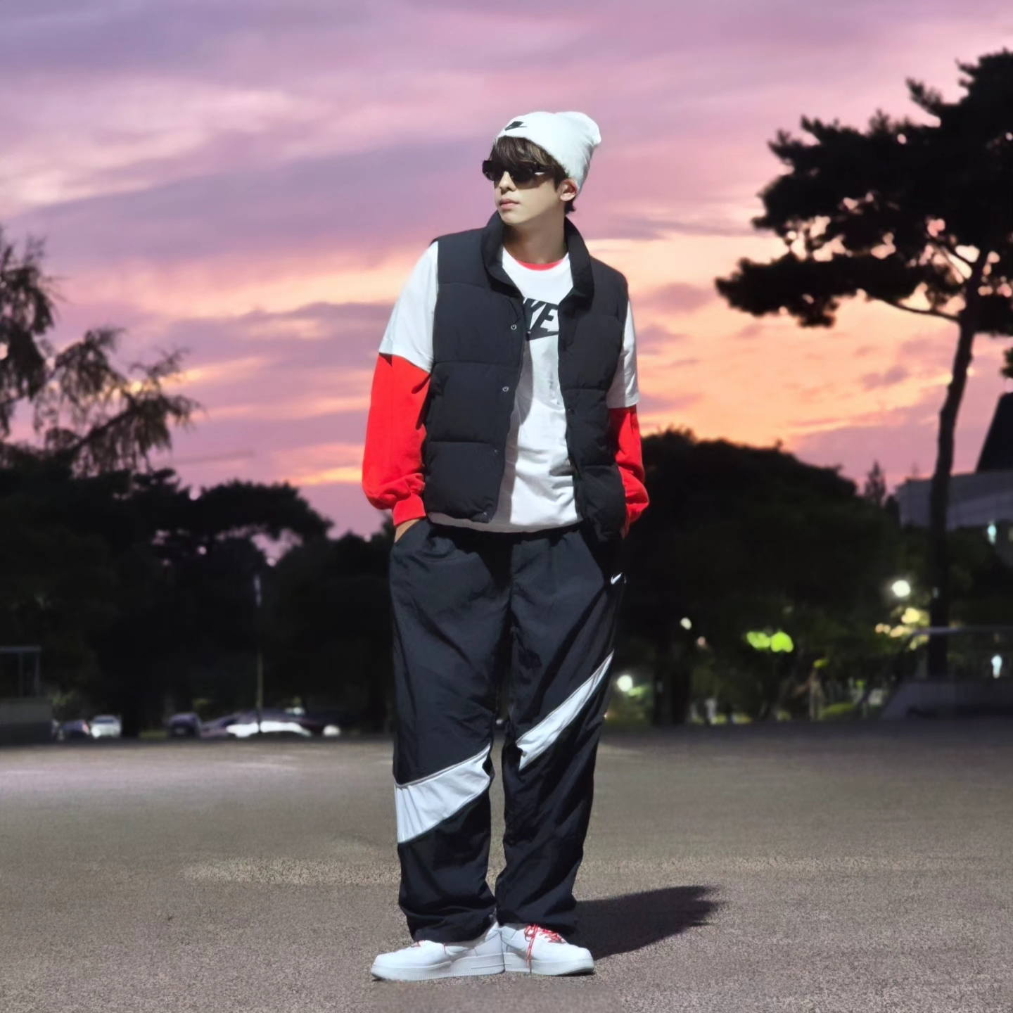 Nike NSW Utility Futura Beanie White, Nike NSW T-Shirt White - Asia 착용 스타일 - 3