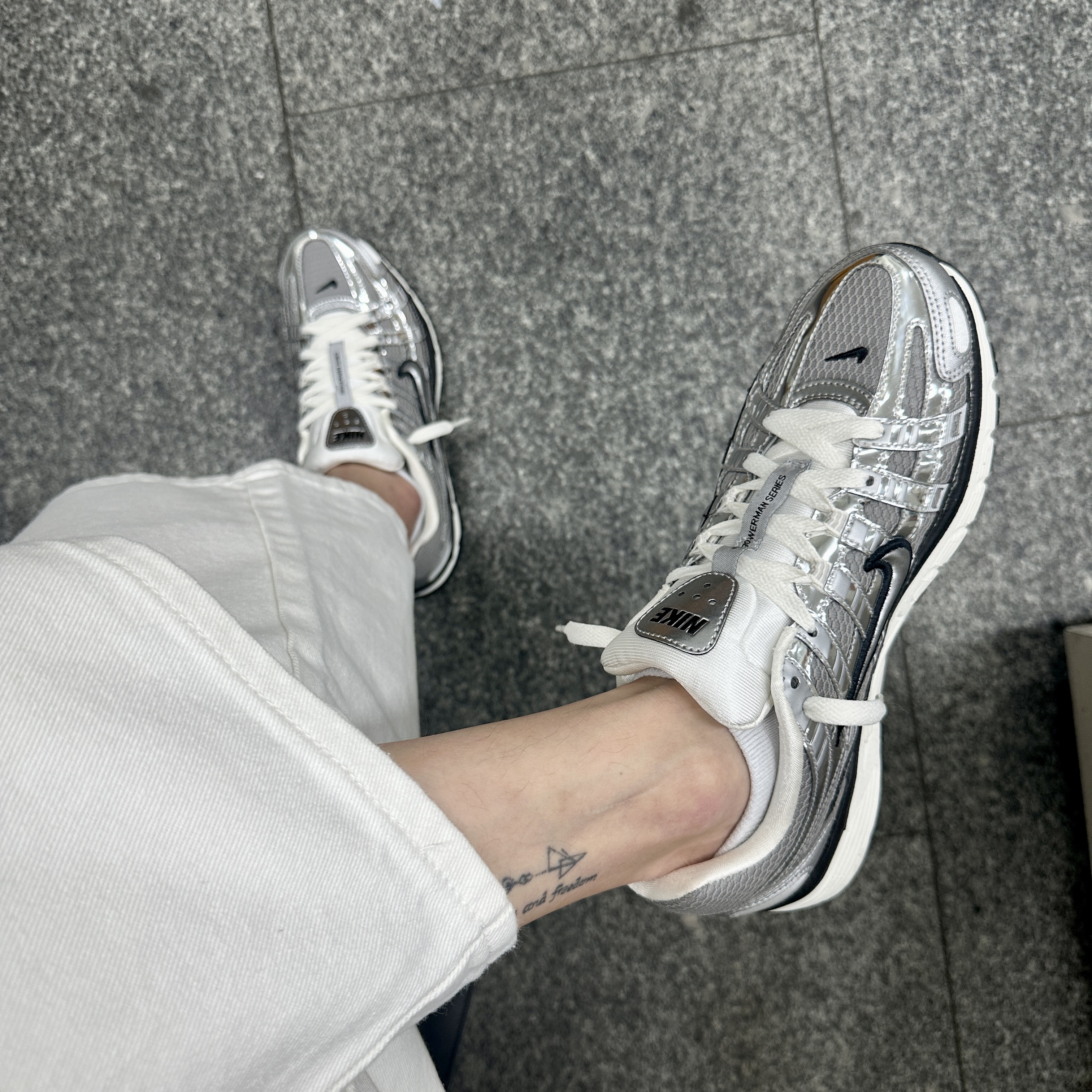 Nike P-6000 Metallic Silver 착용 스타일 - 2
