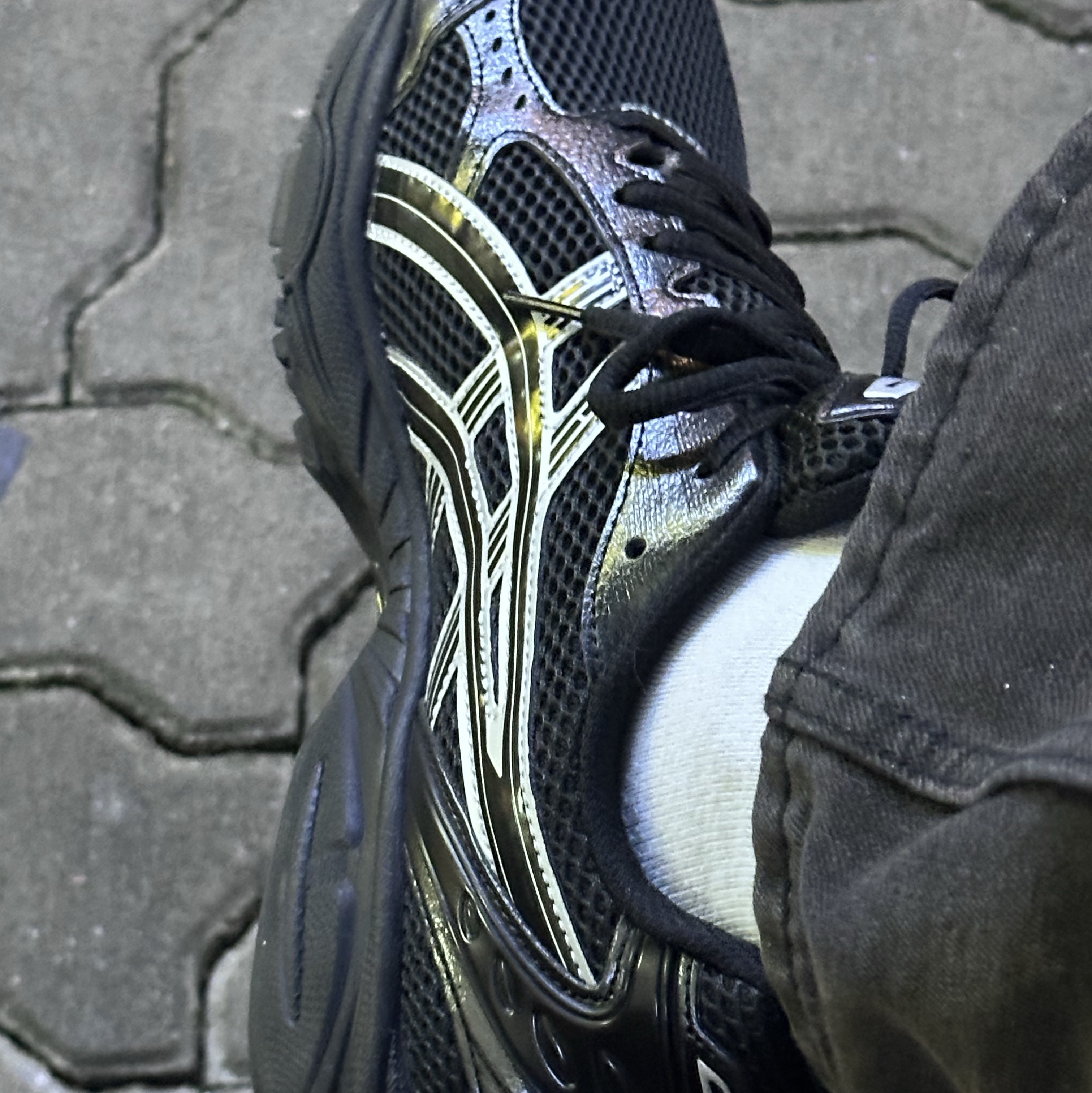Asics Gel-Kayano 14 Black Pure Silver 착용 스타일 - 2
