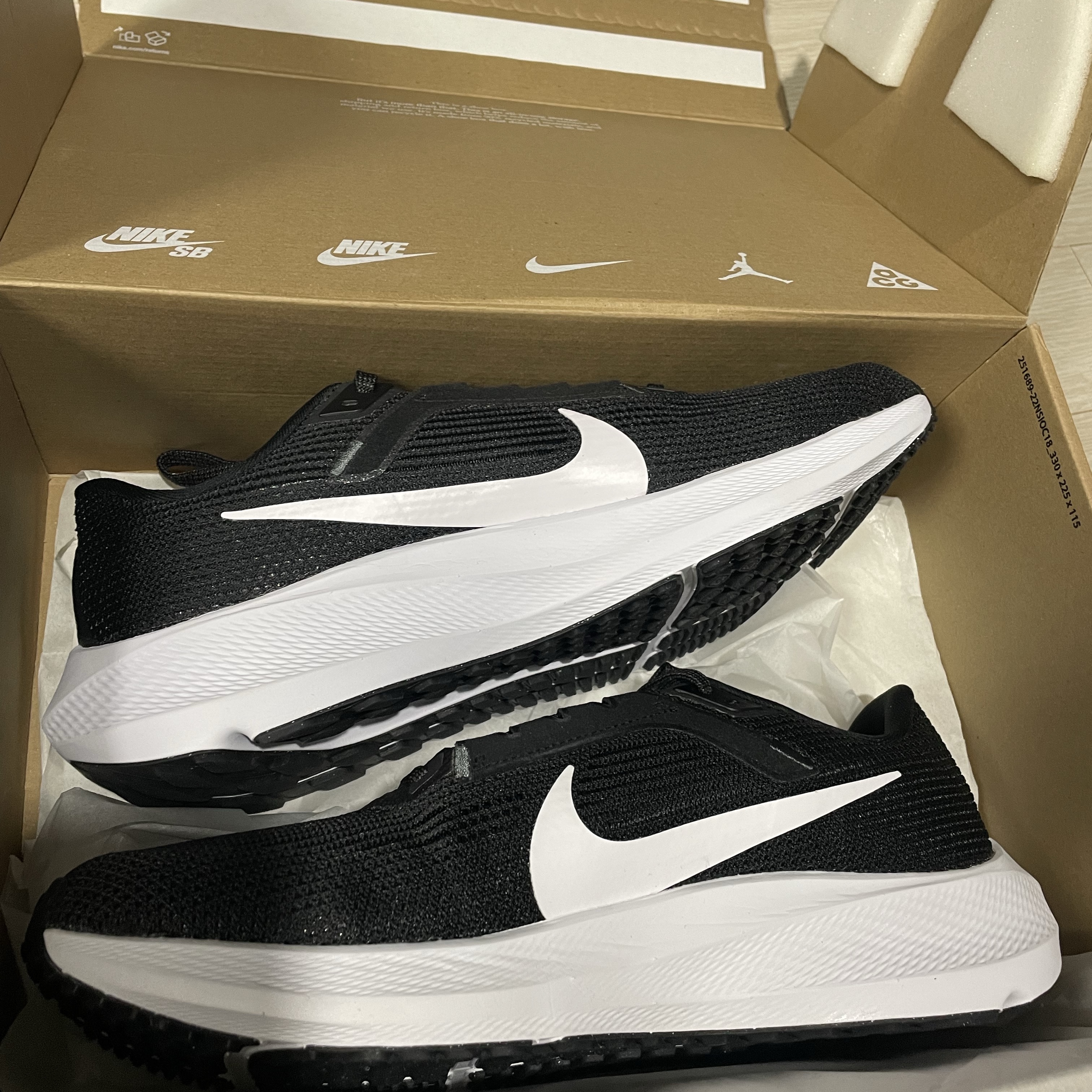 Nike Air Zoom Pegasus 40 Black Iron Grey 착용 스타일
