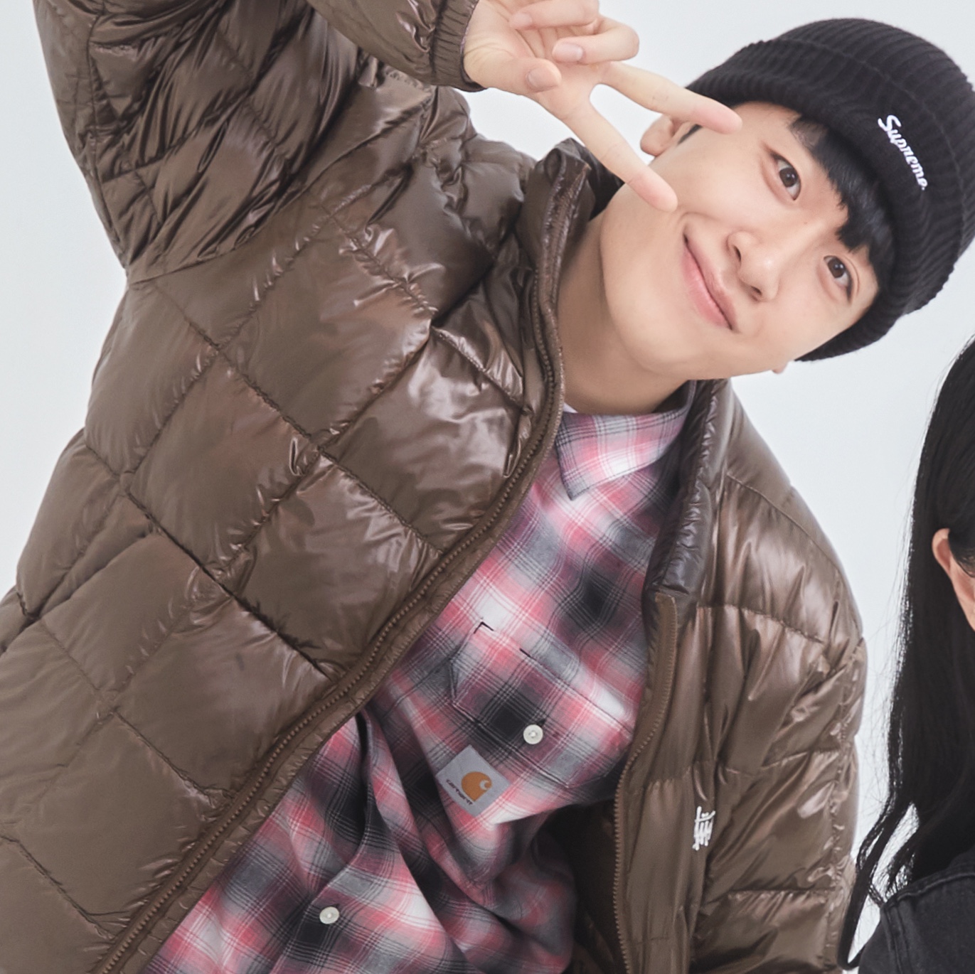 Stussy Midweight Puffer Brown, Carhartt WIP Hadley Check Shirt Black 착용 스타일
