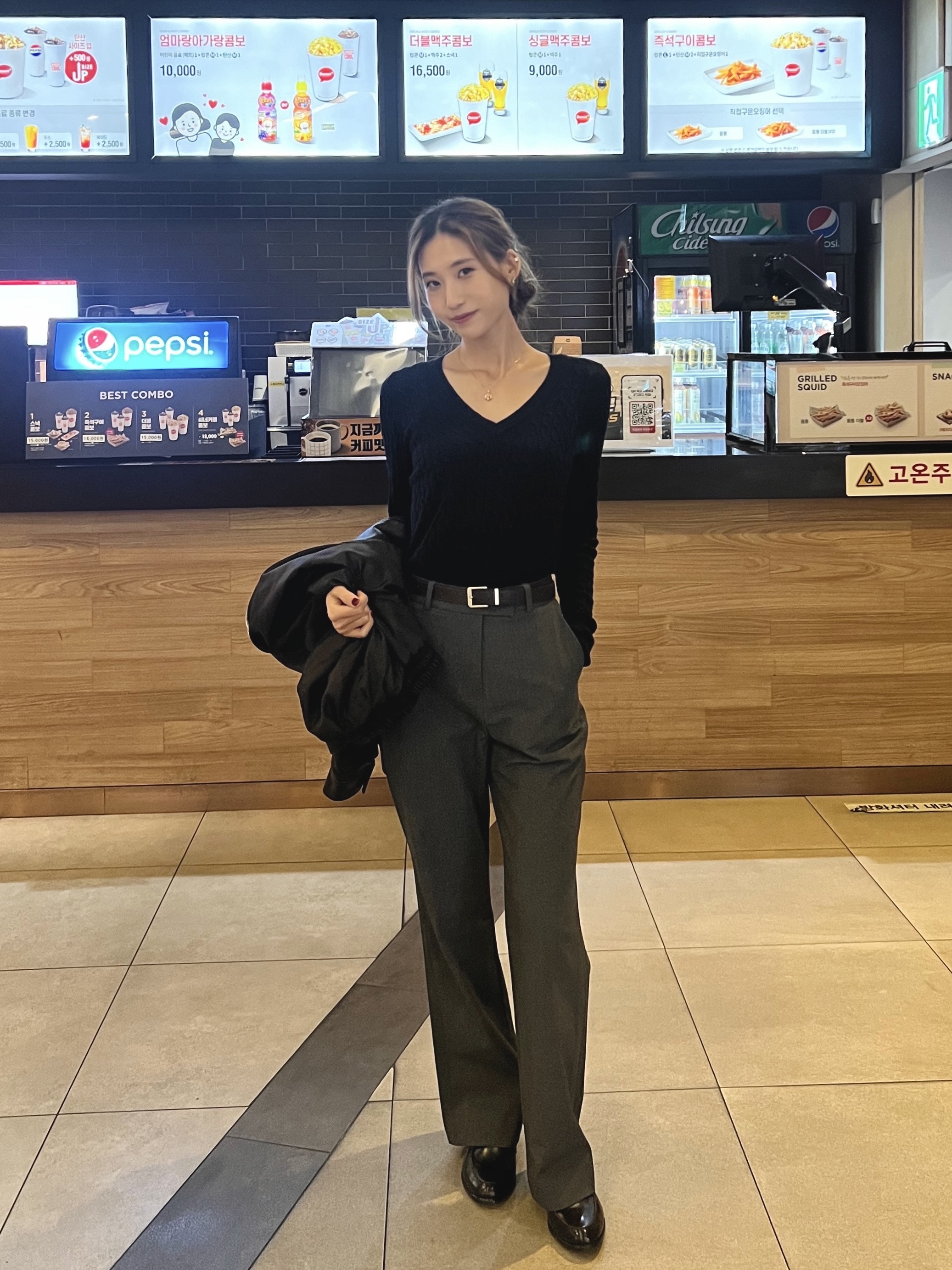 Siyazu SIPT7023 Long Wide Slacks Charcoal 착용 스타일