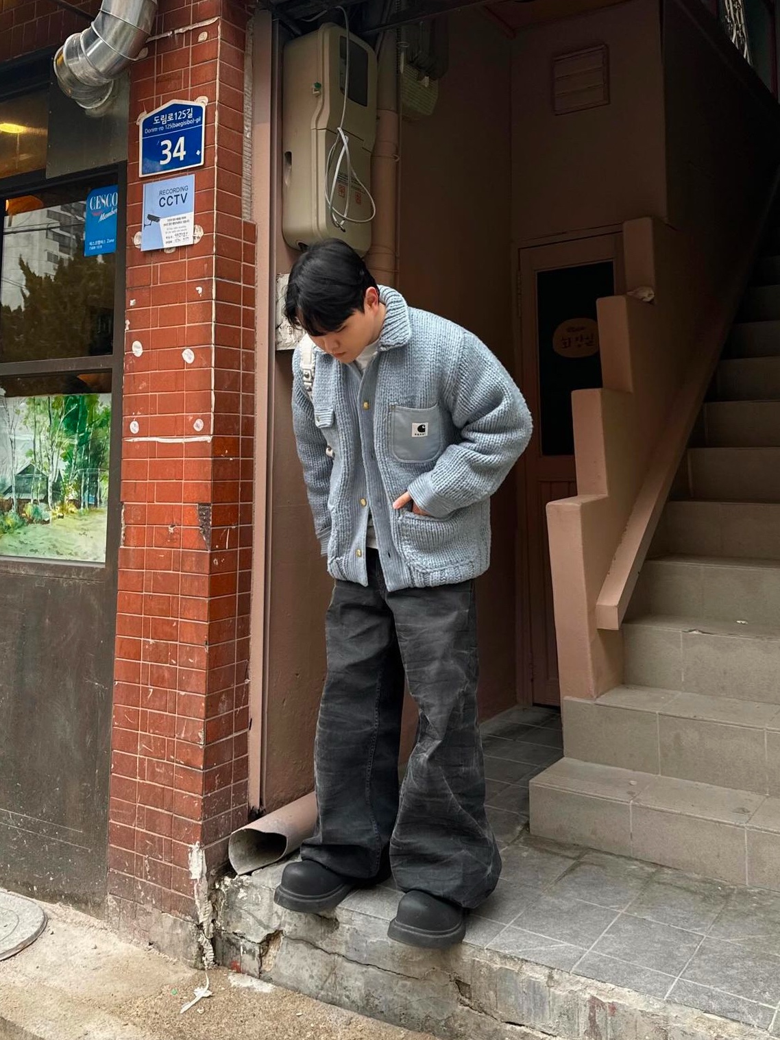 Sacai x Carhartt WIP Knit Jacket Michigan Light Blue, Balenciaga Steroid Derby Black 착용 스타일