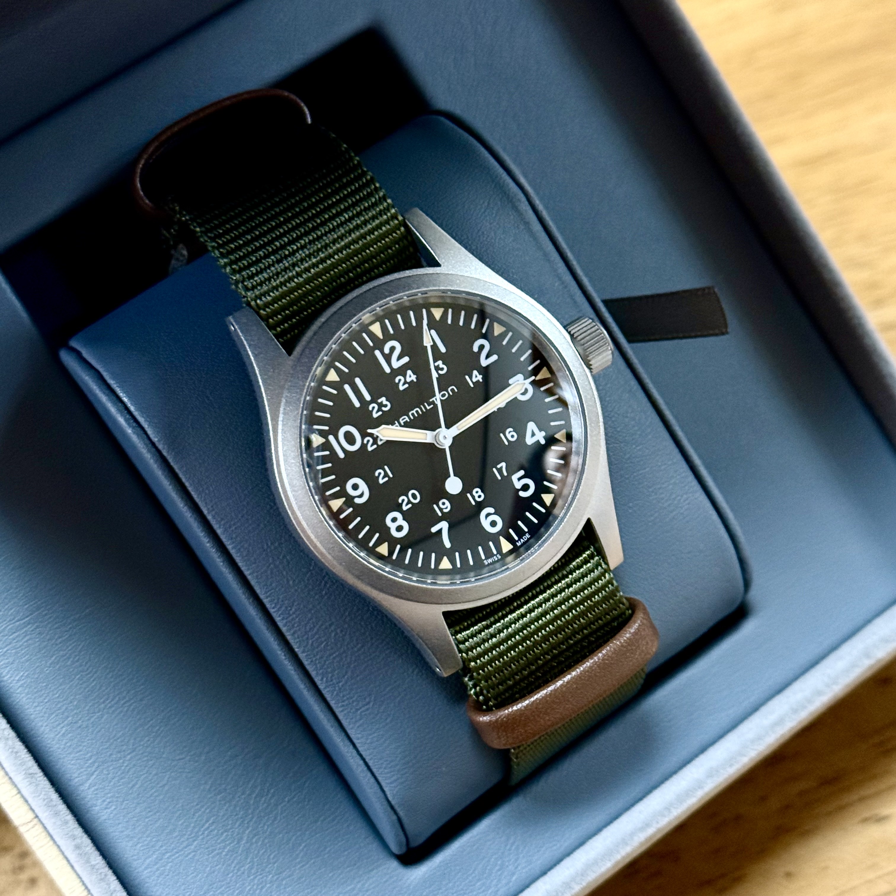 Salomon XT-6 Gore-Tex Black Ebony, Hamilton Khaki Field Mechanical 38mm Nato Strap Green Black 착용 스타일 - 2