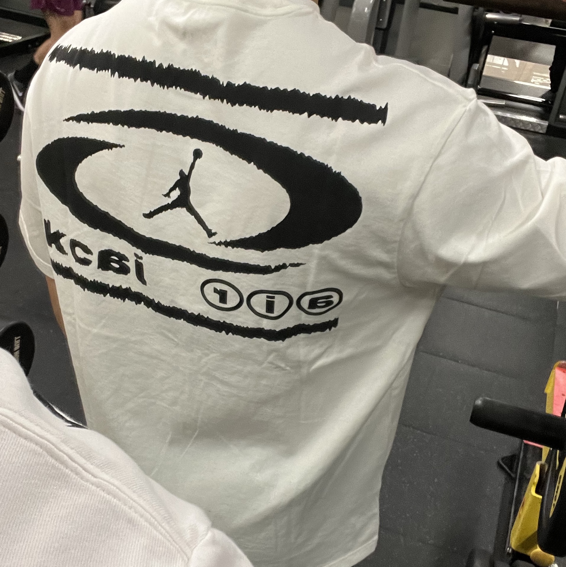 Jordan x Travis Scott T-Shirt Sail (DZ5514-133) 착용 스타일 - 2