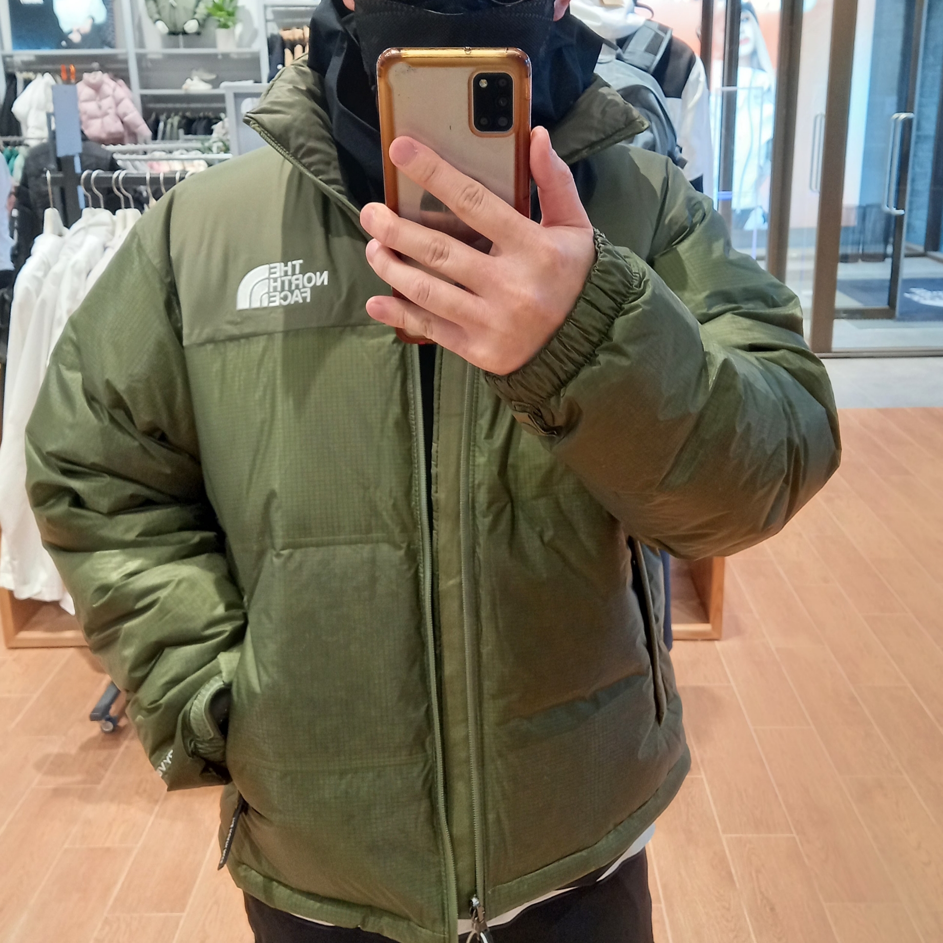 The North Face 92 Ripstop Nuptse Jacket Forest Olive, Hoka x Satisfy Mafate Speed 4 Lite Rubber 착용 스타일 - 2