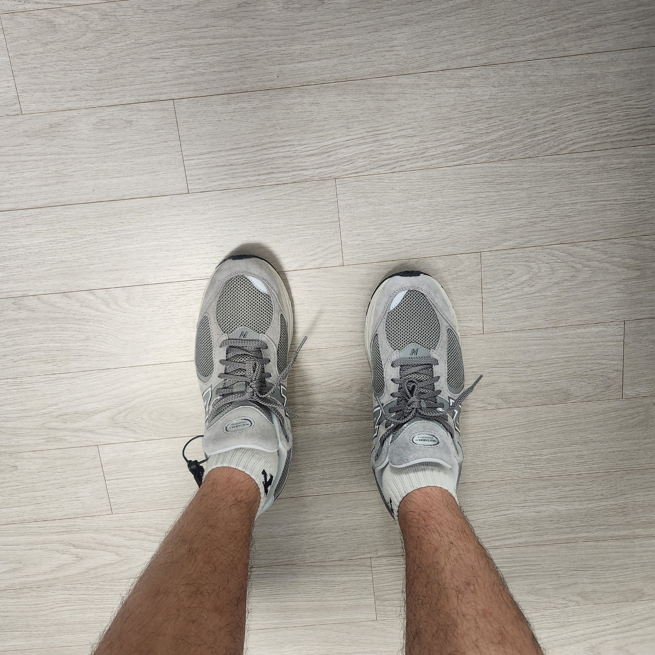 New Balance 2002R Grey 착용 스타일 - 1