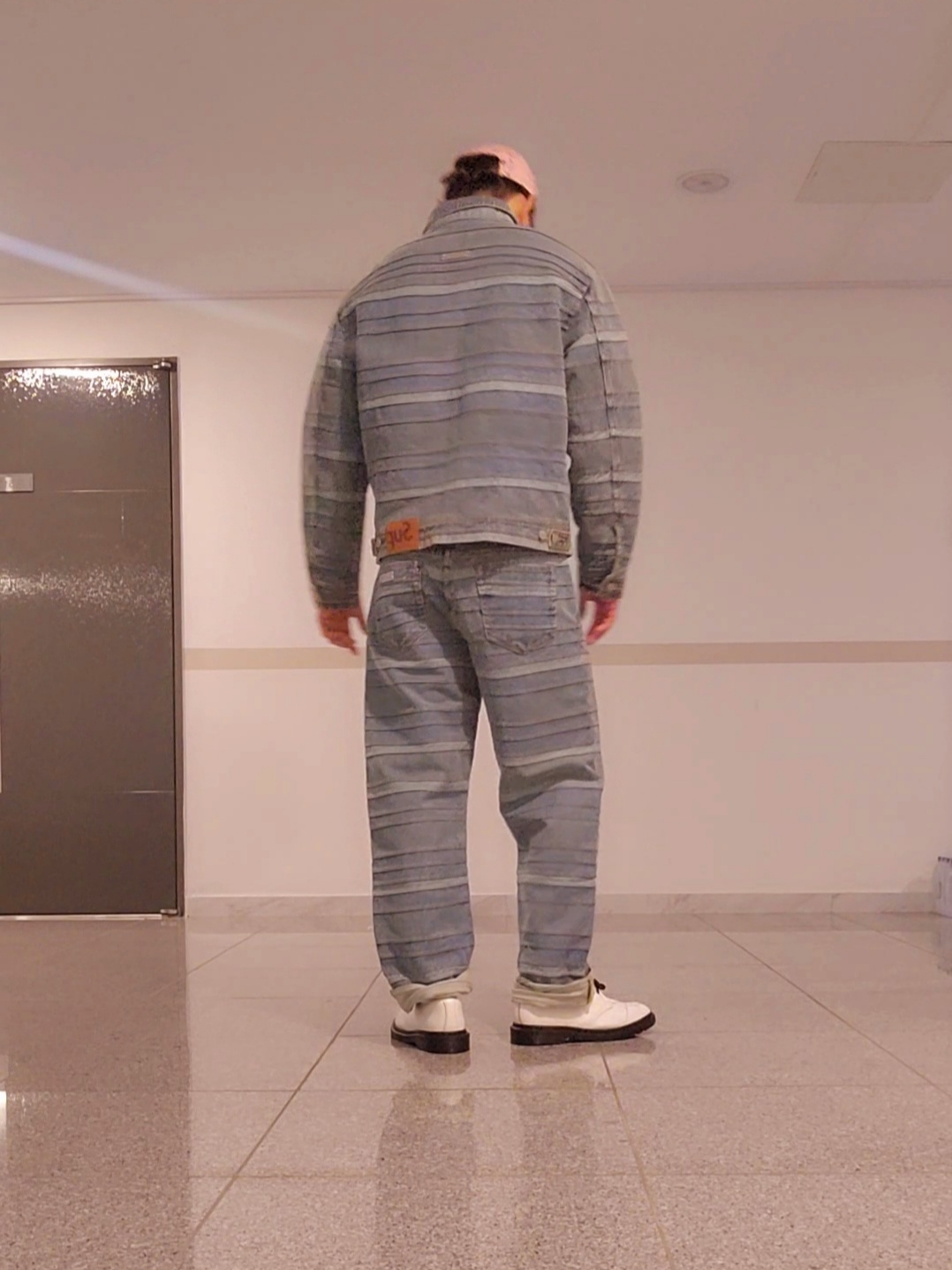 Supreme Layered Denim Trucker Jacket Washed Blue - 22FW, Supreme Layered Jean Washed Blue - 22FW 착용 스타일 - 4