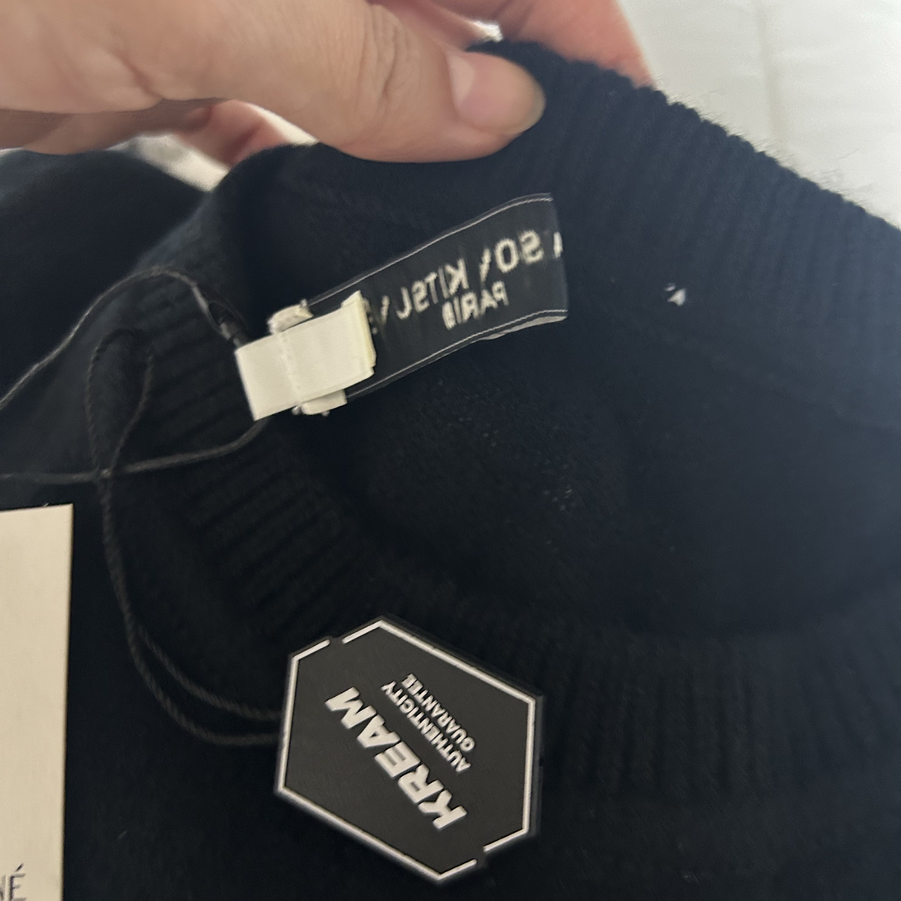 Maison Kitsune Baby Fox Patch Cosy R-Neck Pullover Knit Black 착용 스타일 - 2