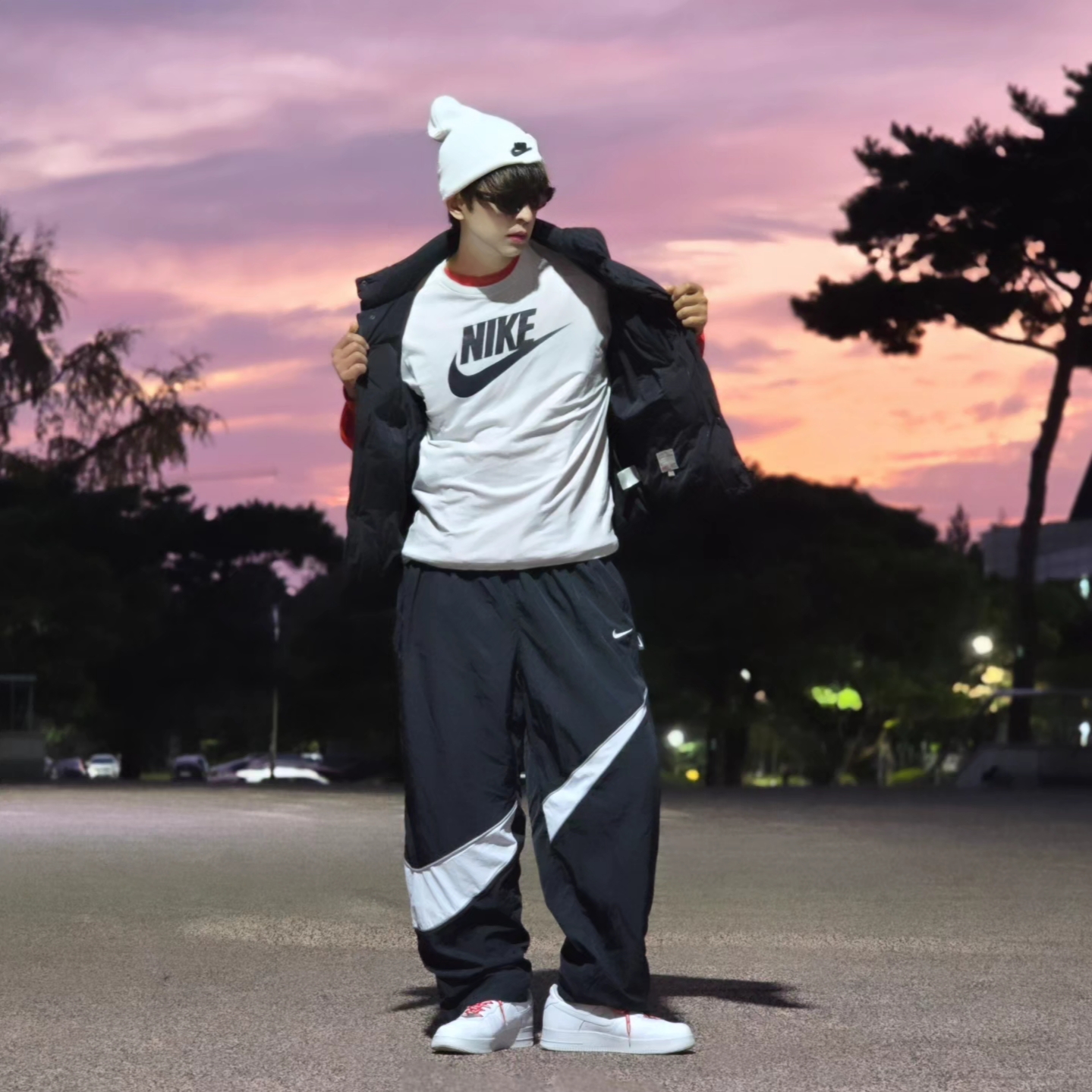 Nike NSW Utility Futura Beanie White, Nike NSW T-Shirt White - Asia 착용 스타일 - 4