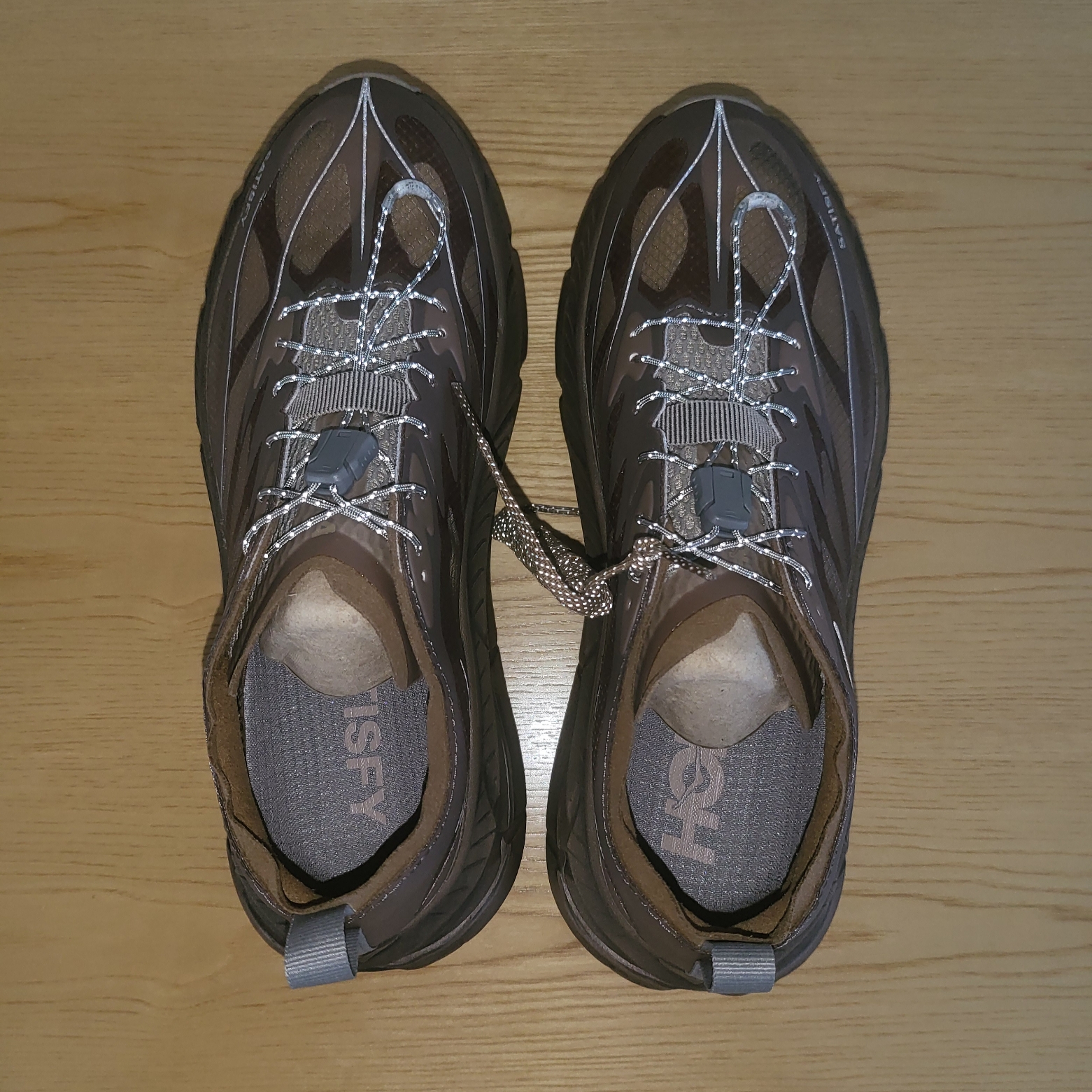 Hoka x Satisfy Mafate Speed 4 Lite Rubber 착용 스타일 - 2