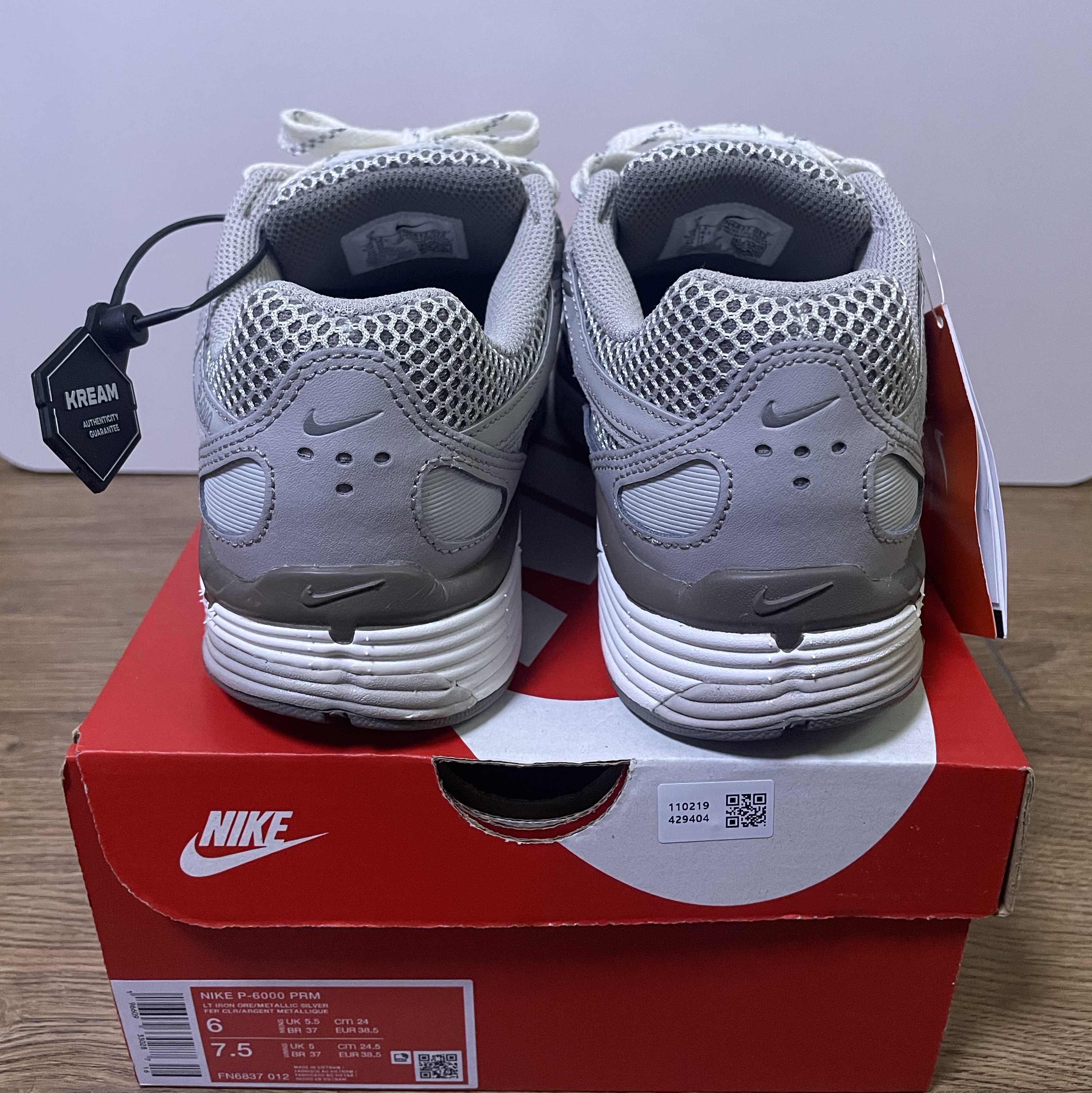 Nike P-6000 PRM Light Iron Ore 착용 스타일 - 3