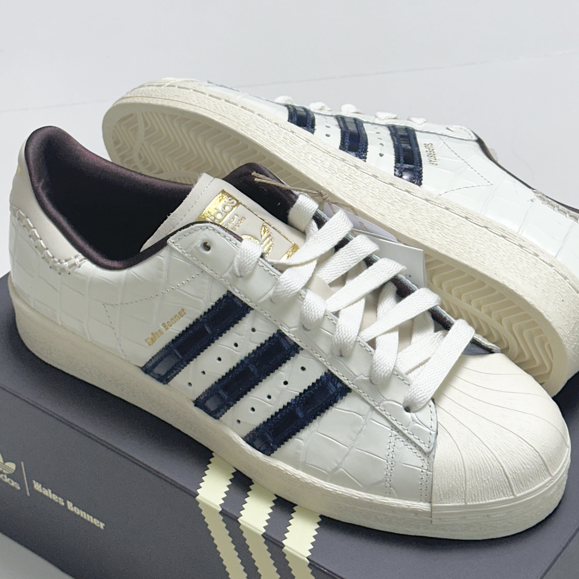 Adidas x Wales Bonner Superstar Wonder White Collegiate Navy 착용 스타일 - 1