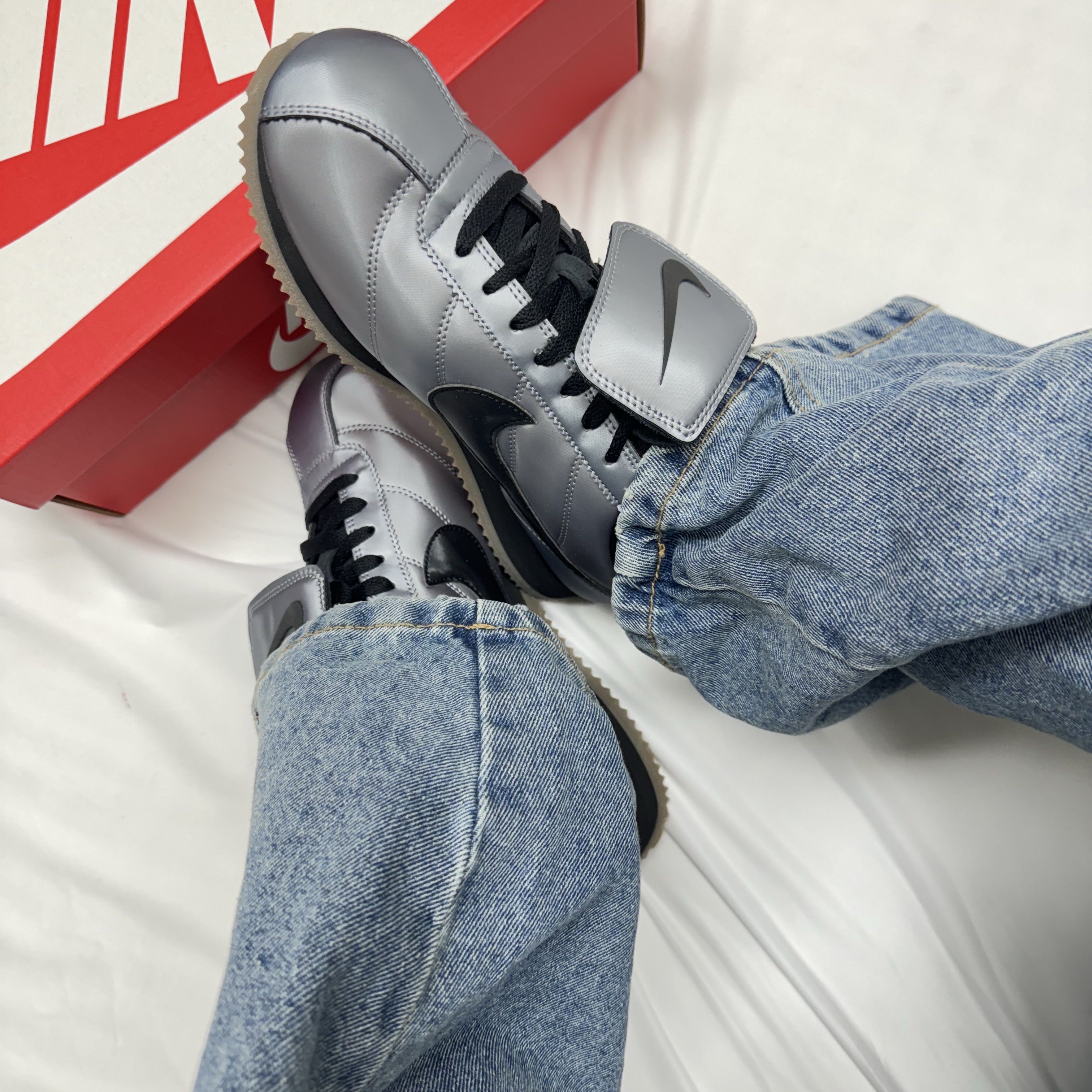 Nike Cortez Leather SE Metallic Cool Grey Black 착용 스타일 - 3