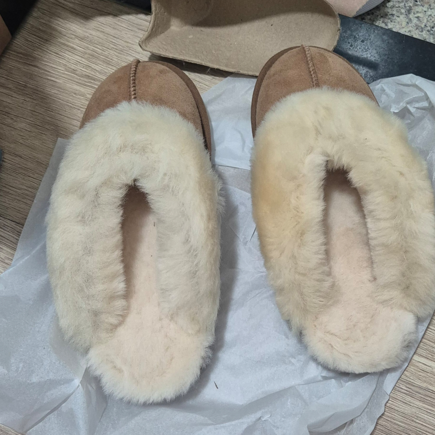 (W) UGG Coquette Slipper Chestnut 착용 스타일 - 3